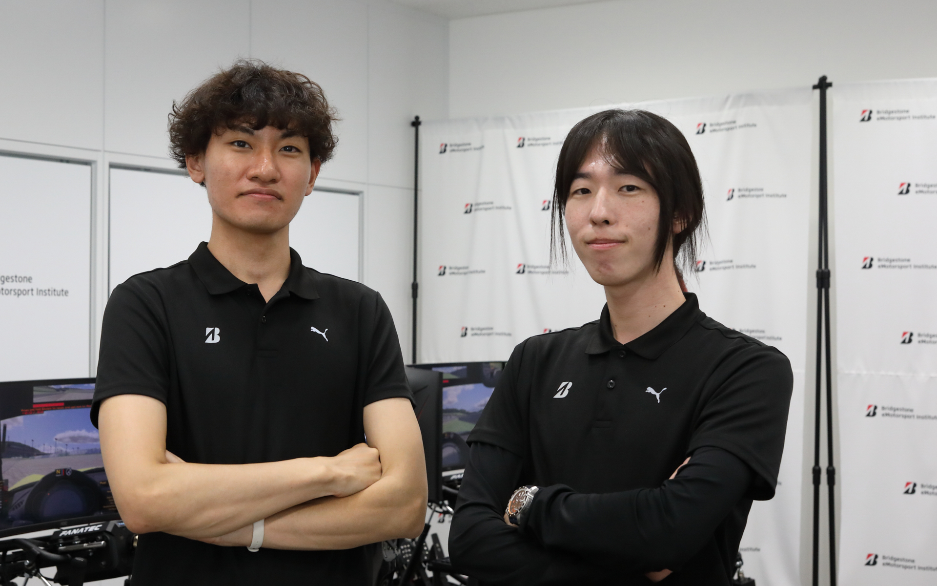 グランツーリスモSPORTでアジア・オセアニア5位や2019年の国体大会に参加するなど実績を持つ樺木大河氏（左）は、スーパーFJのスポット参戦や、S耐ST-5クラスなどに参戦。iRacingのレーティング日本最上位の腕を持つ武藤壮汰氏（右）は、アジア人で唯一「Williams Esports」に所属するほか、2023年からS耐ST-5クラスに参戦中