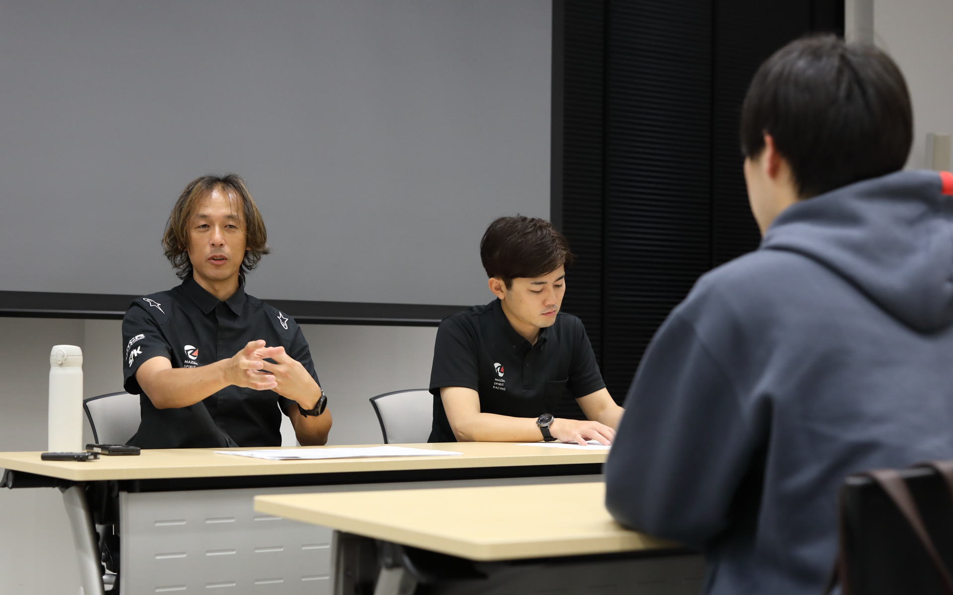 総括を行なう加藤氏