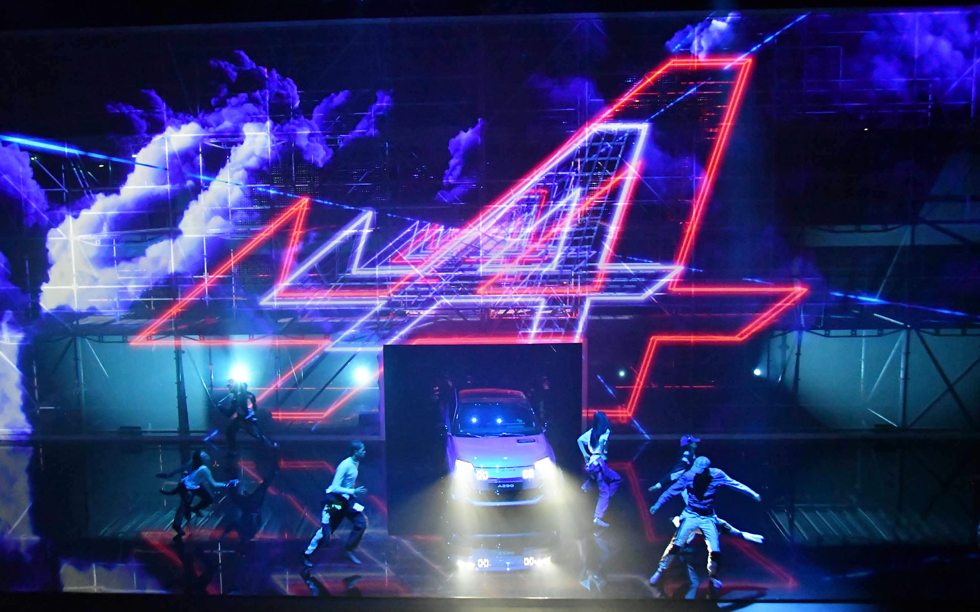 「X」のライトシグネチャーが特徴的なA290