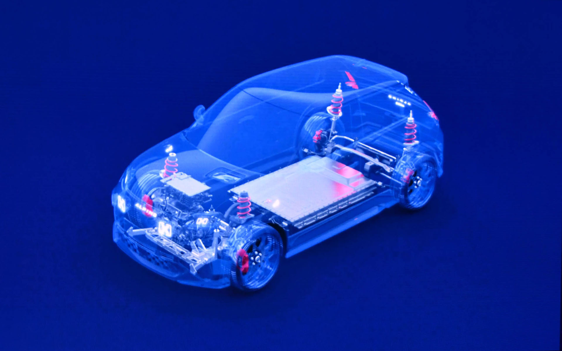 前輪を駆動する電動モーターは160kW（約218PS）/300Nmを発生。WLTPモードでの最大航続距離は380kmとした