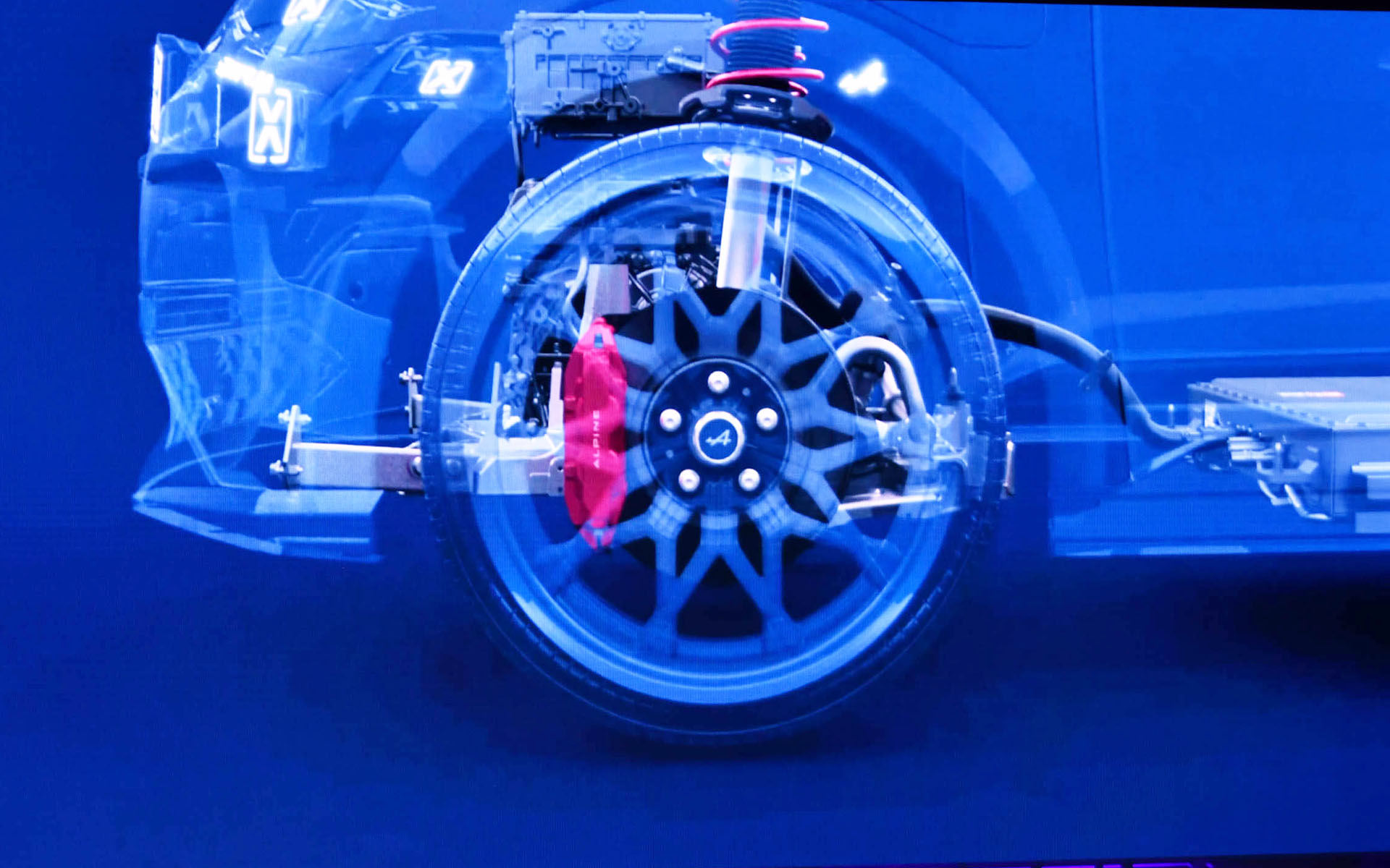 前輪を駆動する電動モーターは160kW（約218PS）/300Nmを発生。WLTPモードでの最大航続距離は380kmとした