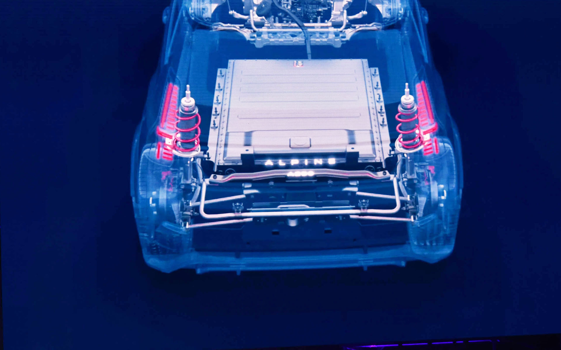 前輪を駆動する電動モーターは160kW（約218PS）/300Nmを発生。WLTPモードでの最大航続距離は380kmとした