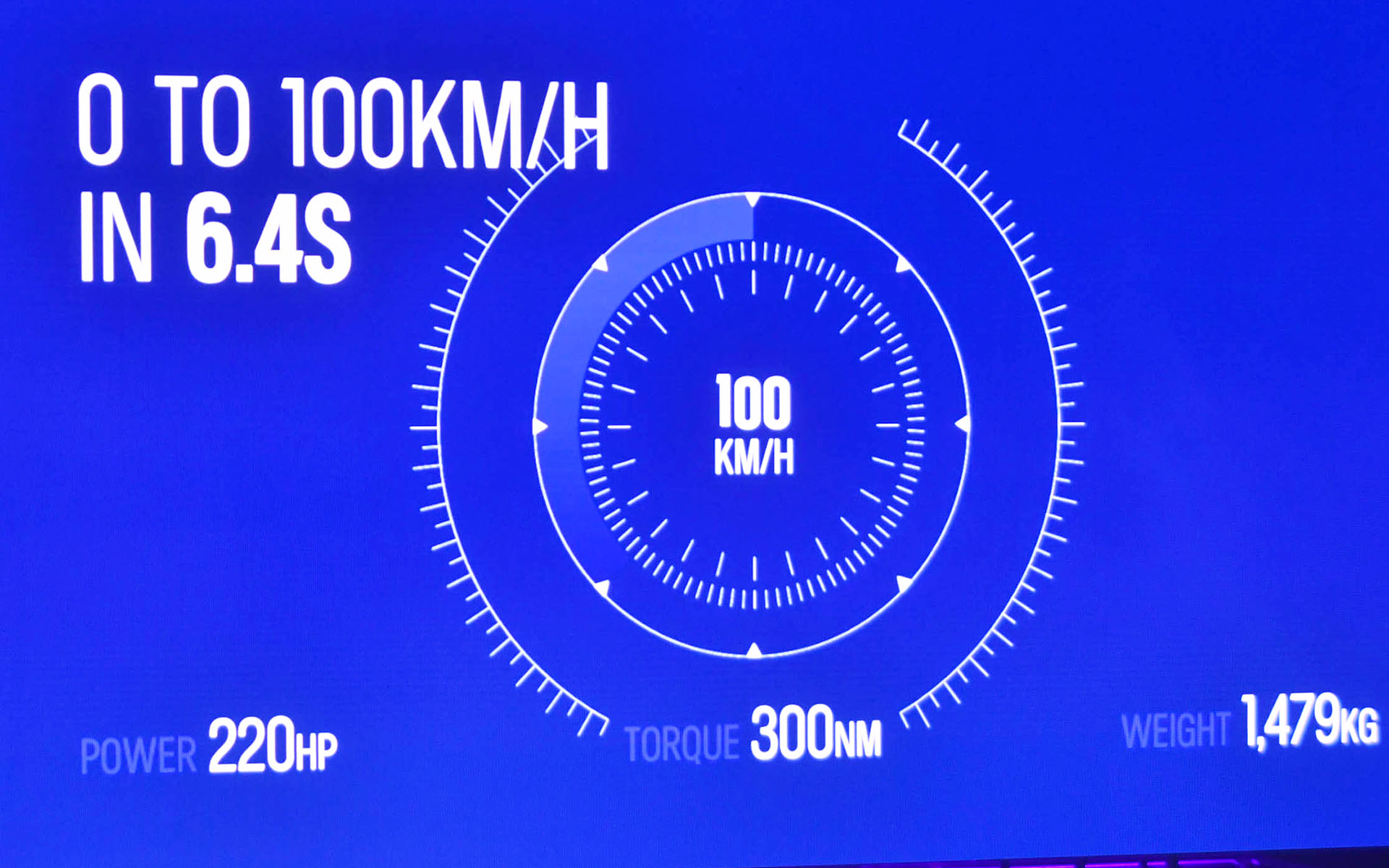 前輪を駆動する電動モーターは160kW（約218PS）/300Nmを発生。WLTPモードでの最大航続距離は380kmとした