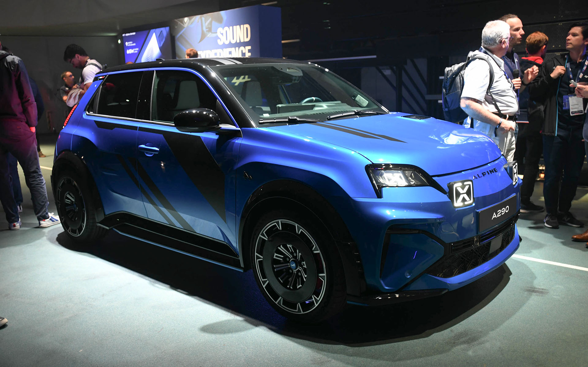 デザインはA106、R5アルピーヌ、A110から着想を得たという