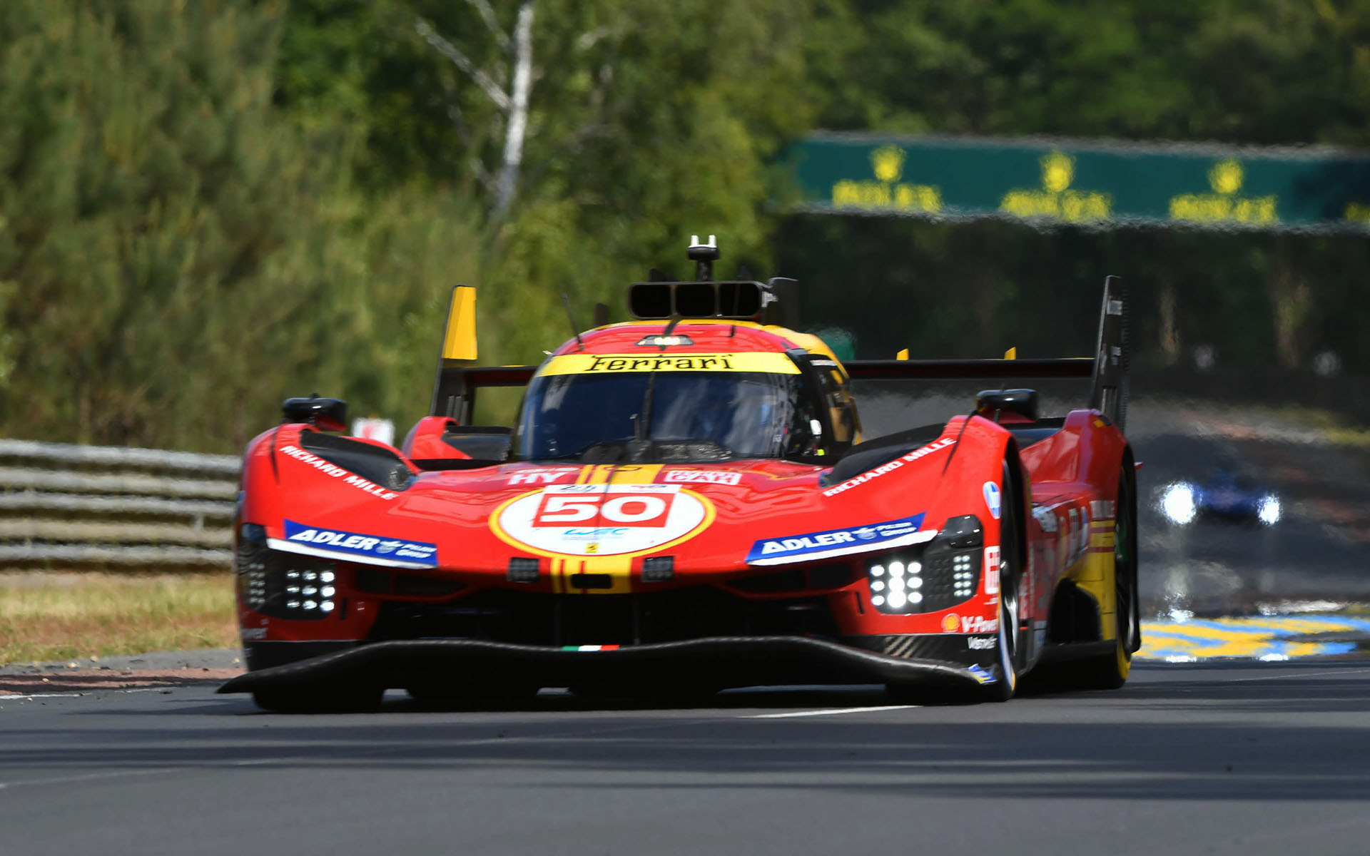 ル・マン24時間レースを優勝した50号車 フェラーリ 499P（アントニオ・フオコ/ミゲル・モリーナ/ニクラス・ニールセン）