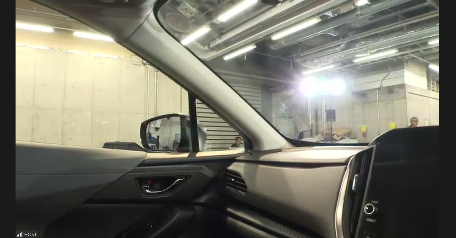 ピラー類による死角を極力減らし、ドライバーが視認して安心できるようにしている