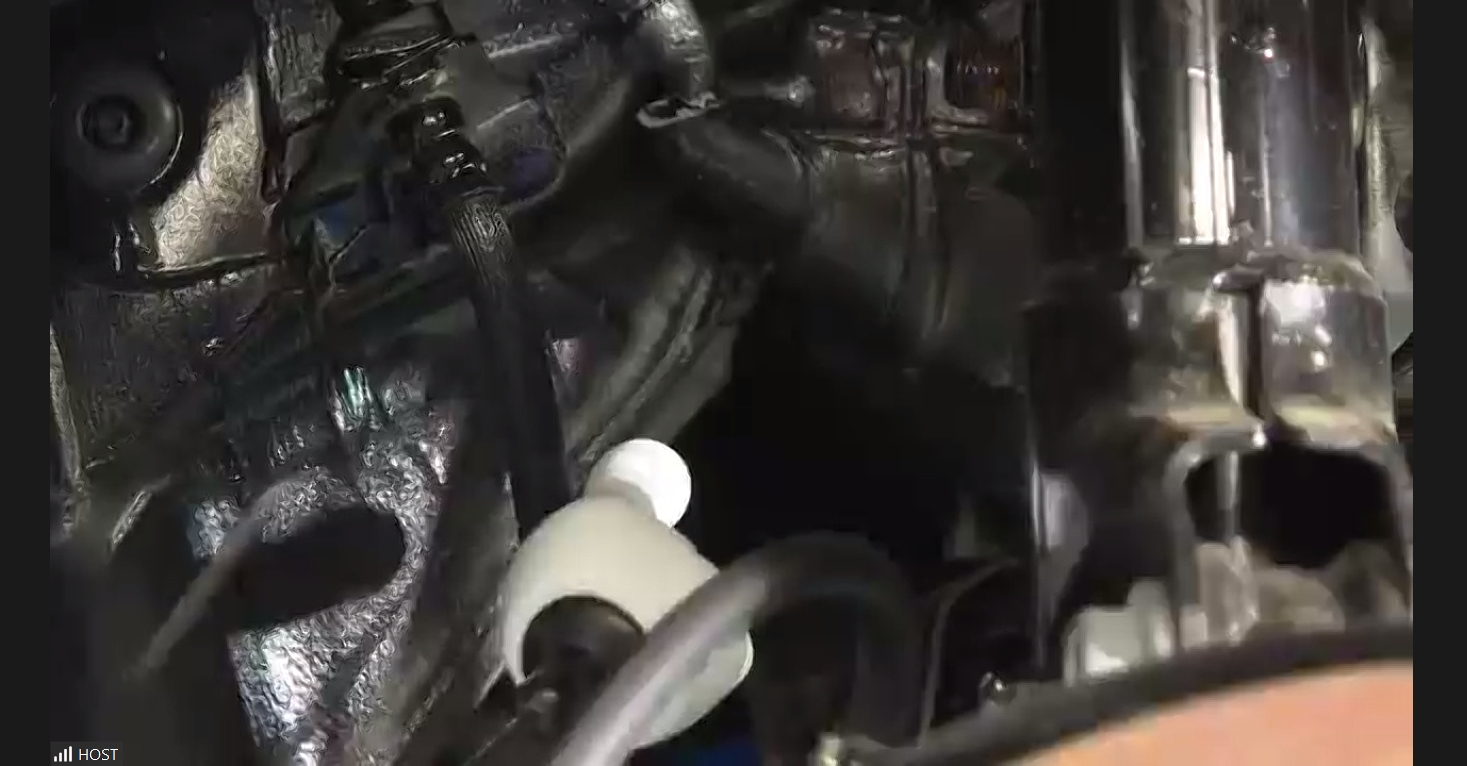 衝突試験後の変形具合などが解説された