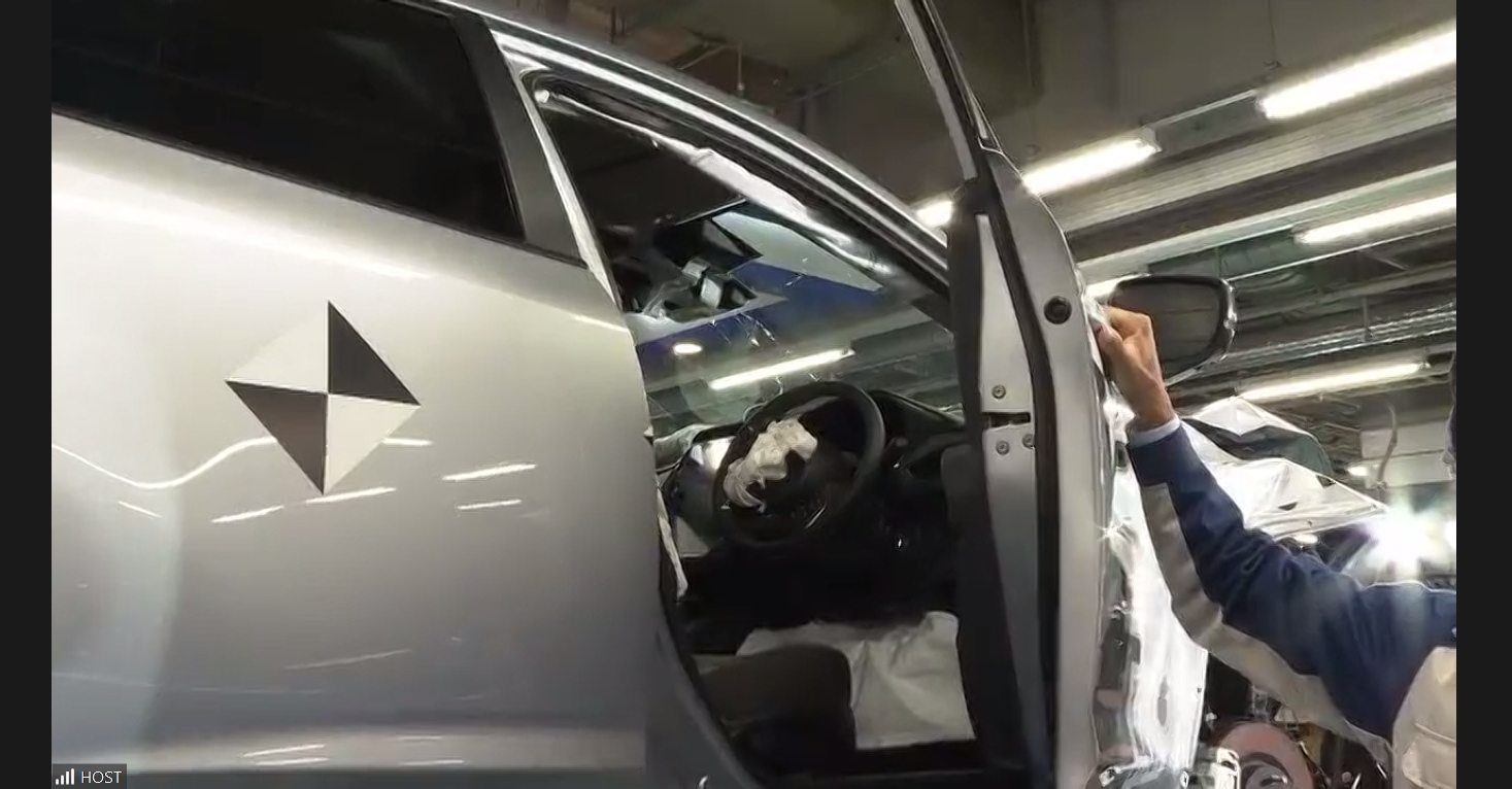 オフセット衝突後でもドアが普通に開き、乗員の脱出や車外からの救出が可能だと示された