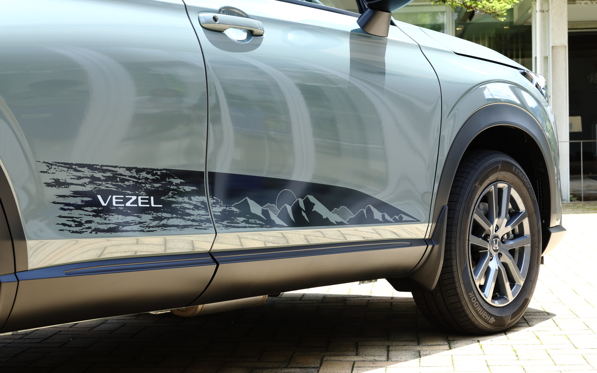 ボディサイドデカール。価格2万2000円