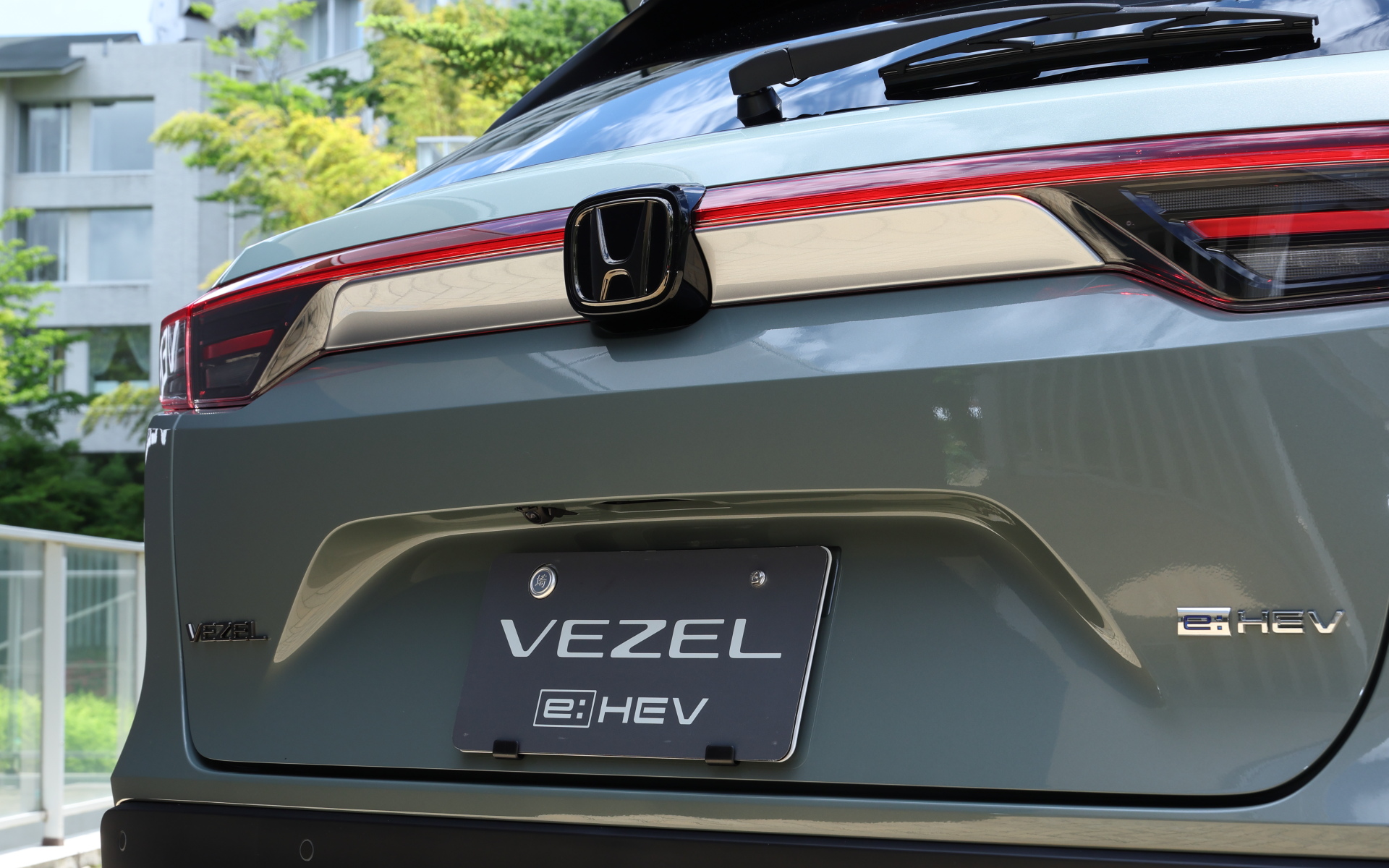 リアコンビガーニッシュ（ルナシルバー・メタリック／2枚セット）価格1万9800円