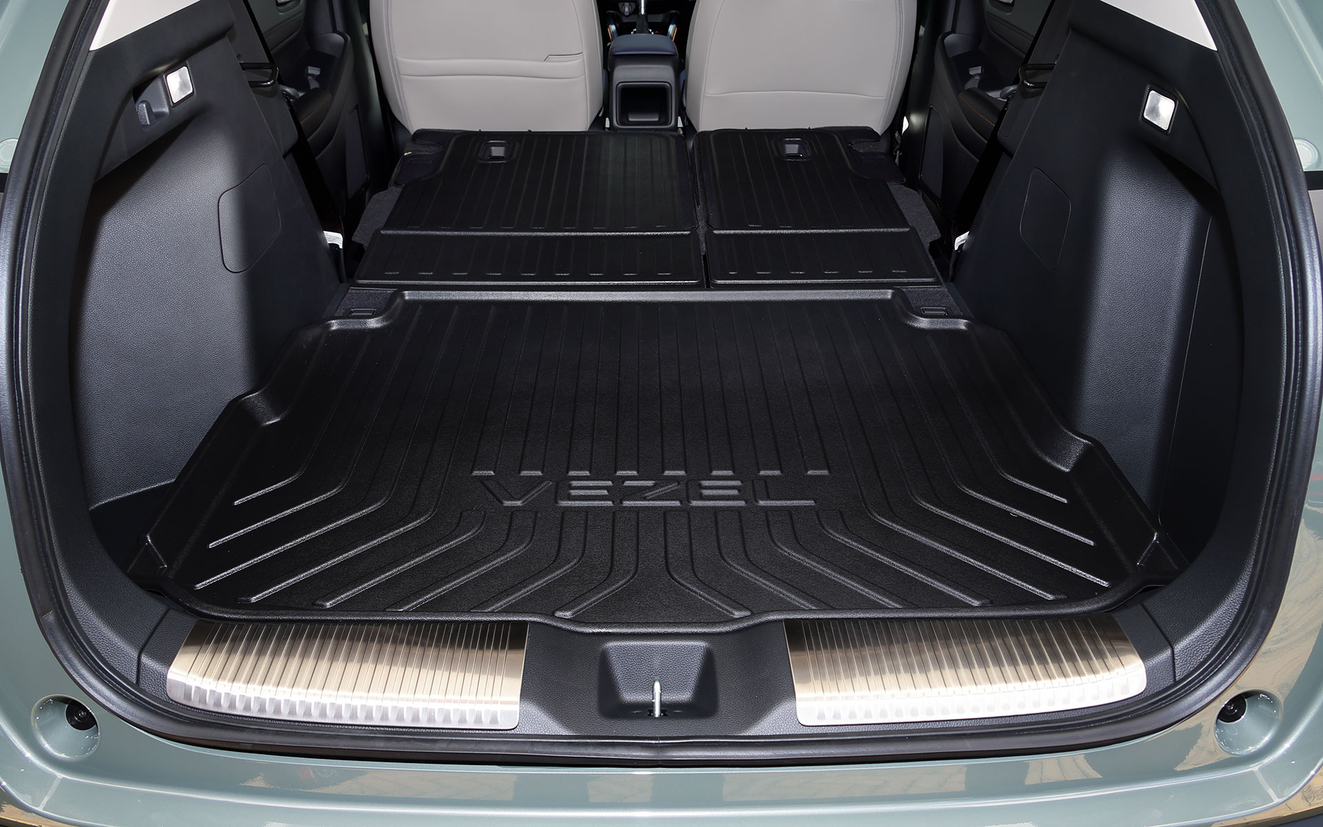 ラゲッジトレー（縁高タイプ）価格1万4300円