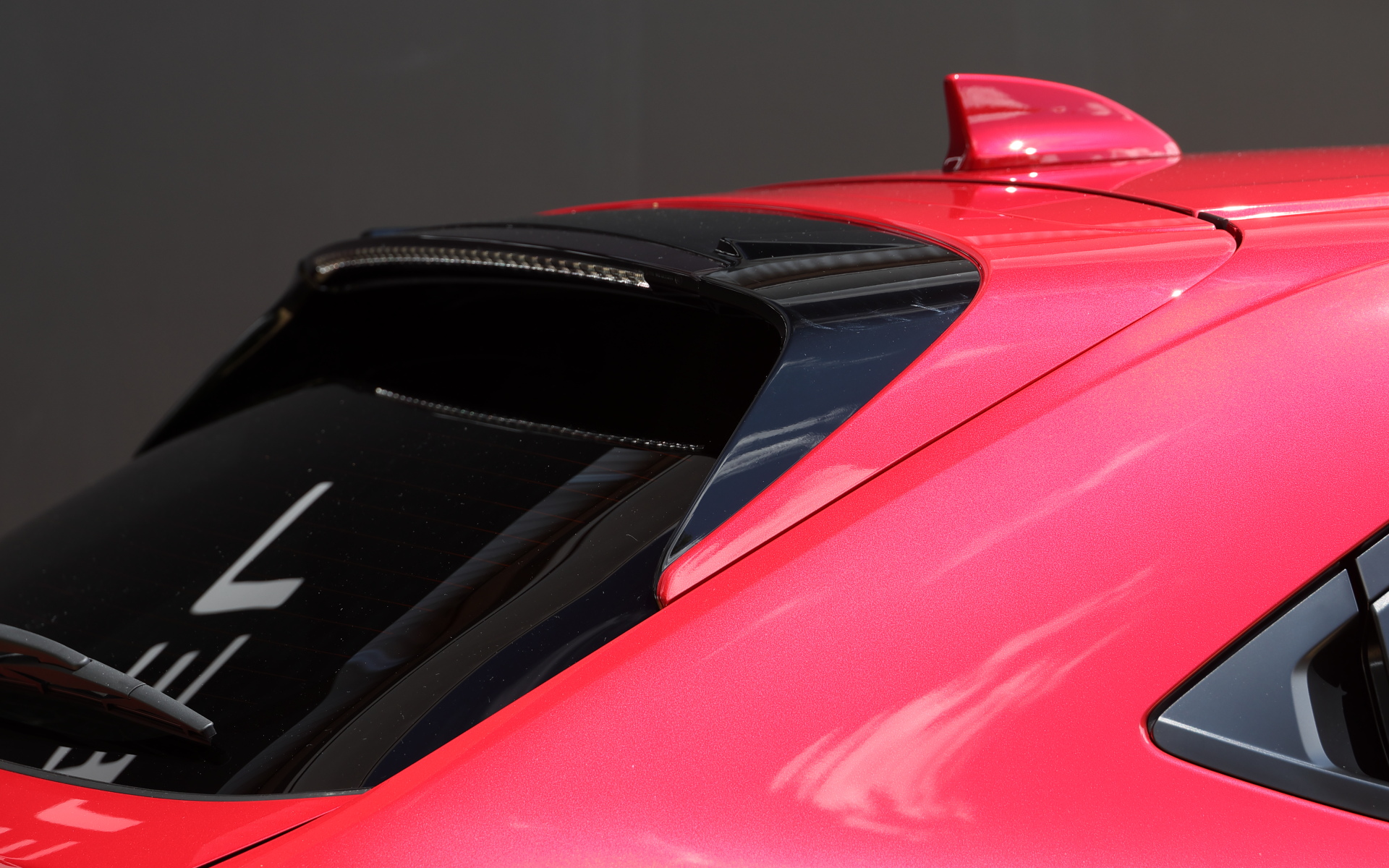 テールゲートスポイラー（クリスタルブラック・パー/LEDロングハイマウントストップランプ付）価格5万5000円