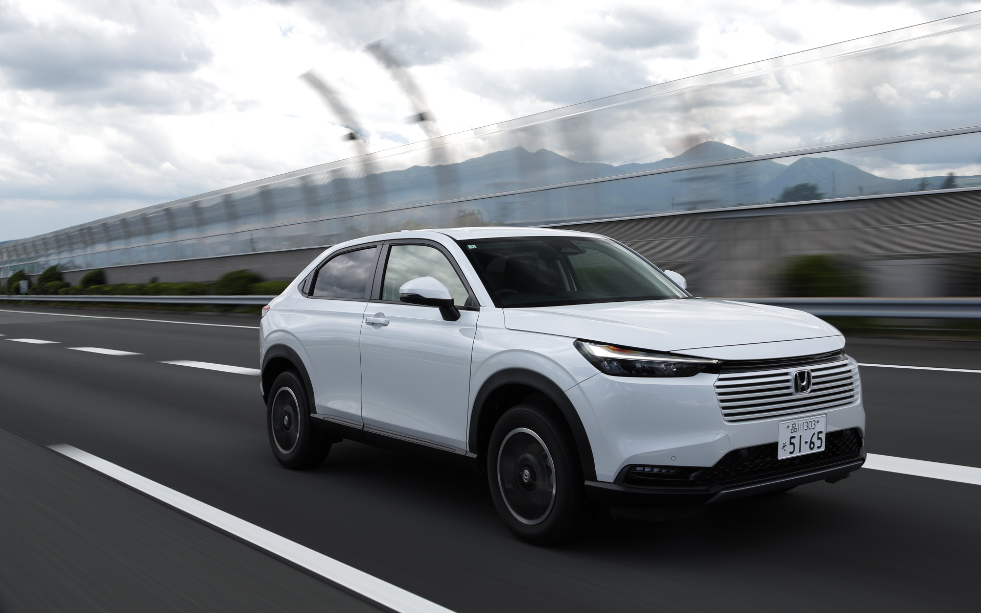 参考のためガソリンモデルのGグレードも試乗。ガソリンモデルは4WDのみの設定