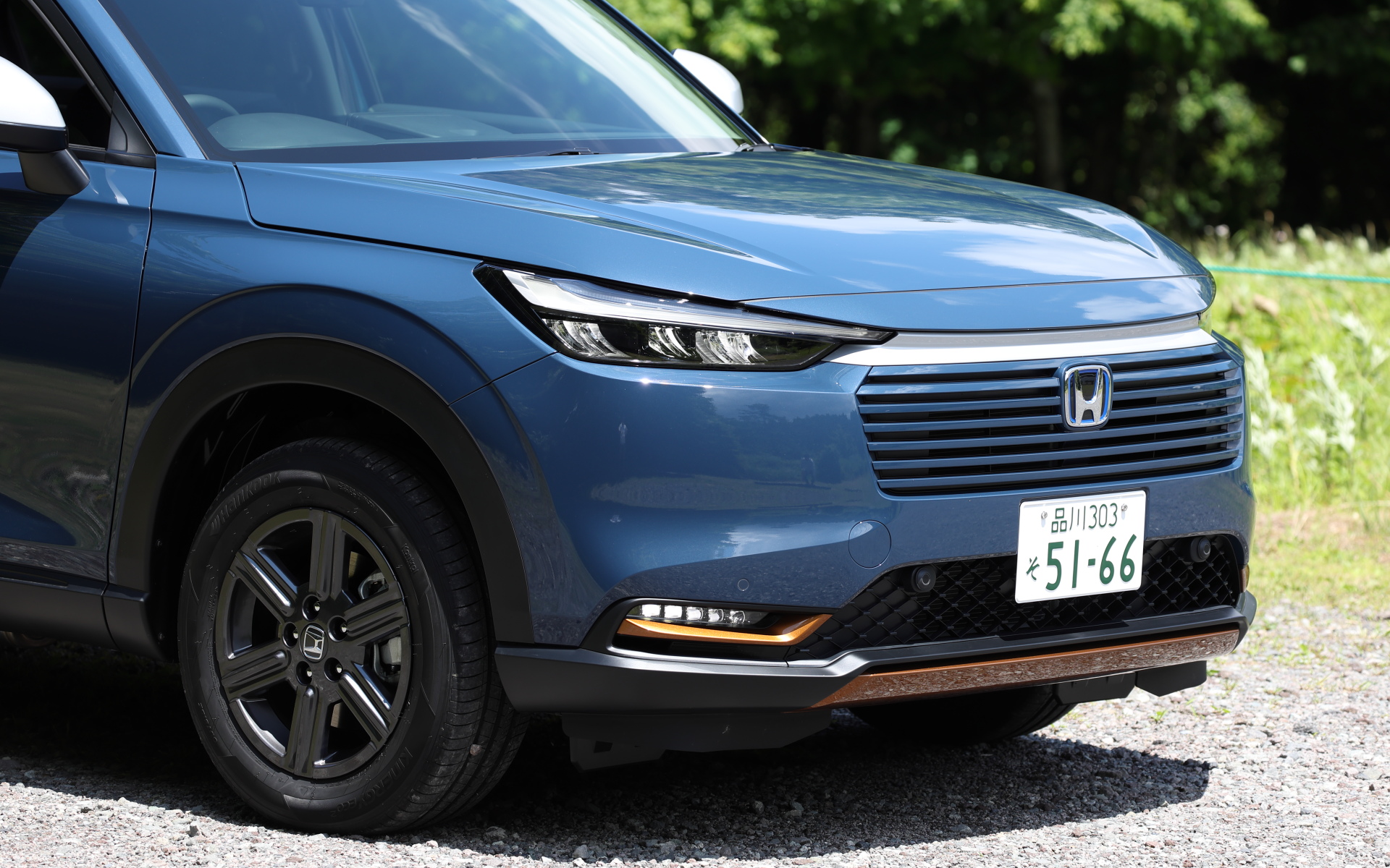 ハントパッケージは、ルーフレールや専用アルミホイール、カッパー・メタリック塗装のガーニッシュなどを装備する