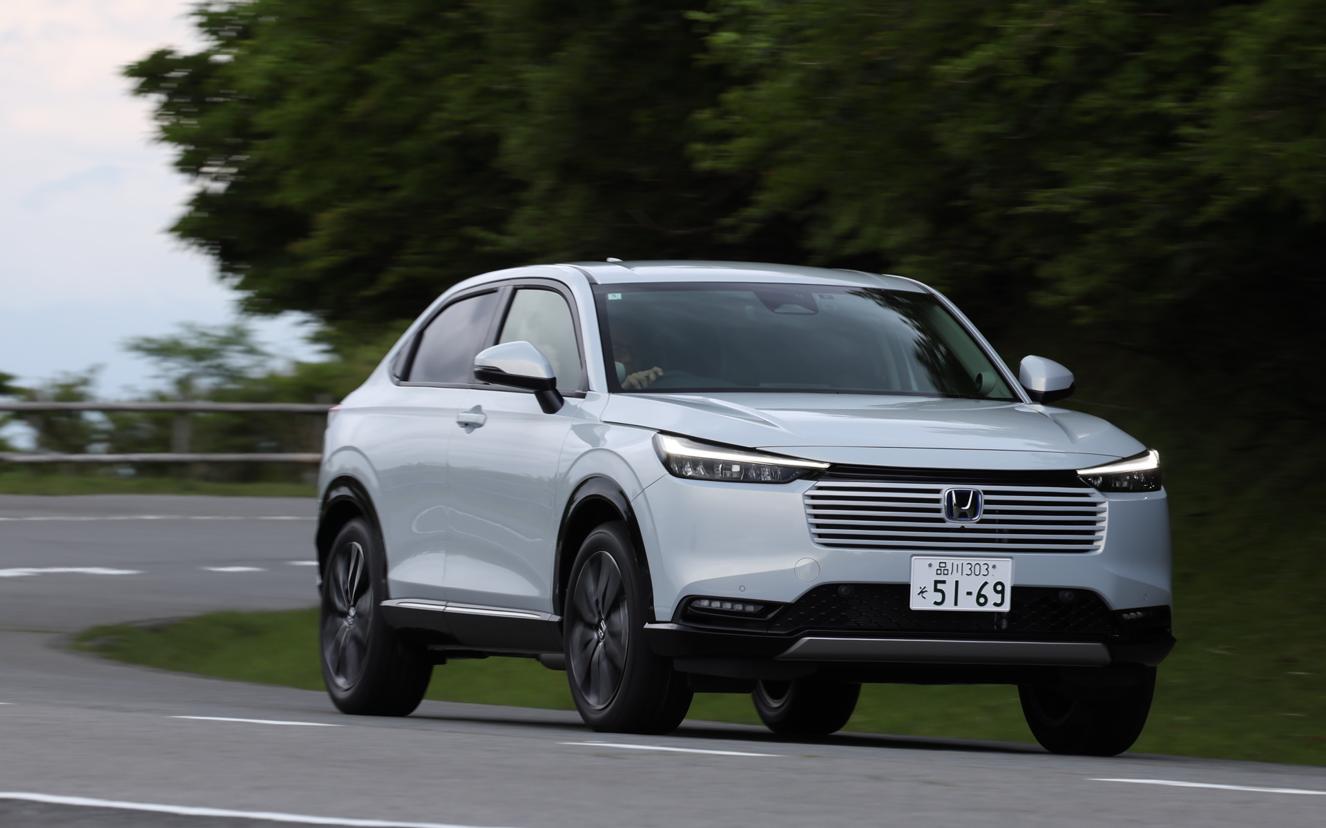 FFモデルの試乗は「e：HEV Z」グレード。ボディカラーはプレミアムサンライトホワイト・パール