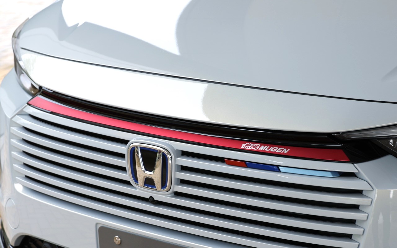 フロントグリルデカール、価格1万9800円