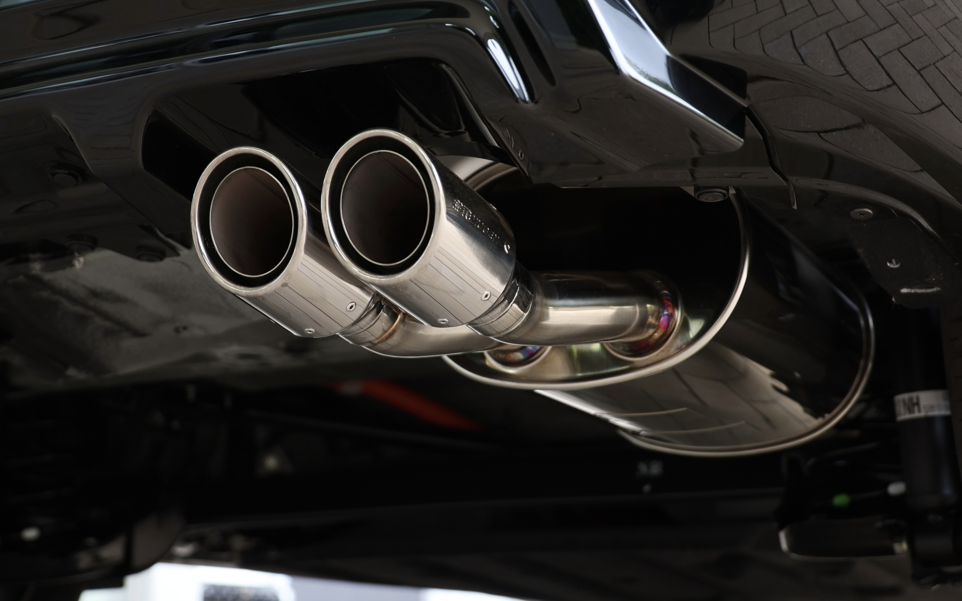 e：HEV用スポーツサイレンサー、価格16万5000円