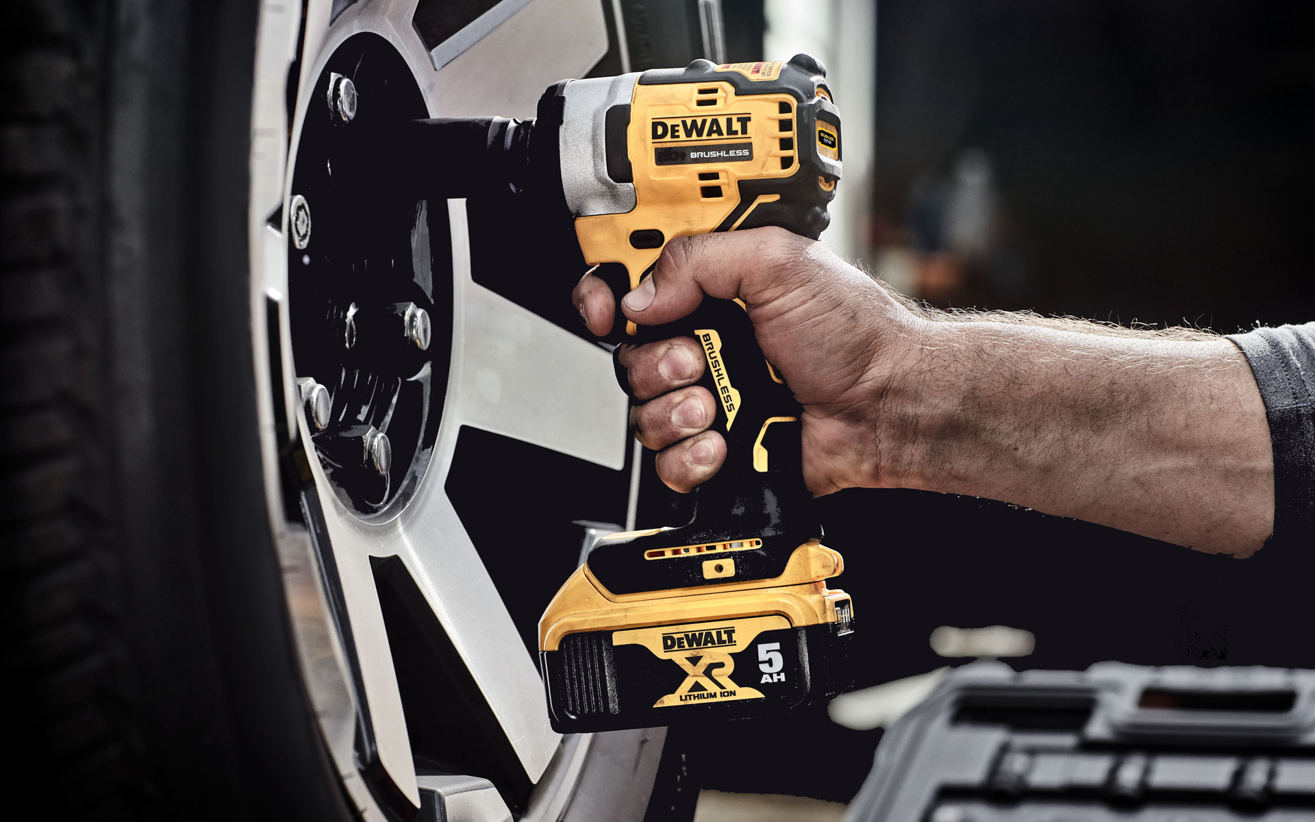 「ブラシレス・インパクトレンチ」を発売