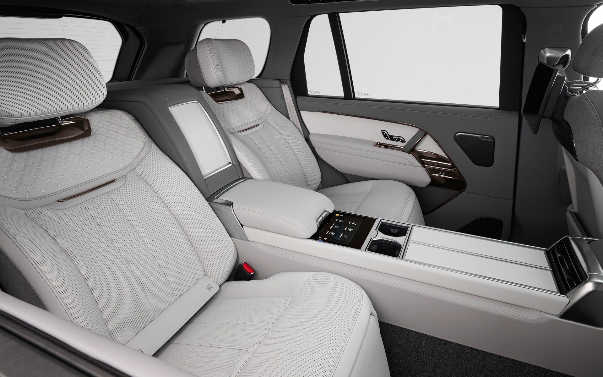 レンジローバー SV BESPOKE 1858 EDITIONは前席はシンダーグレイ、後席はライトクラウドの配色