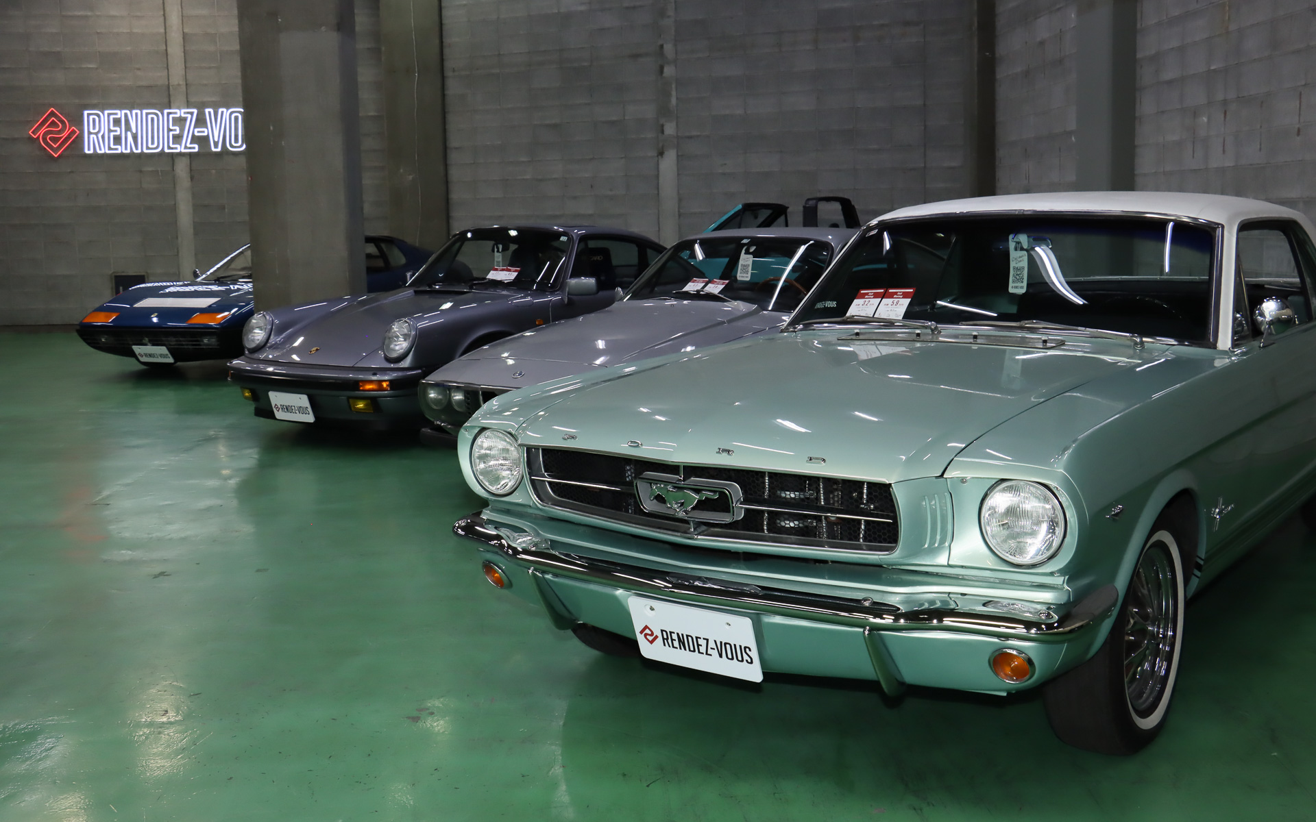 新サービスでYokohama Baseに保管される車両はこれから共同オーナーに申し込む人の希望で決定されるため、発表会当日はRENDEZ-VOUSのスタッフや関係者などが所有するクルマを「新サービスを利用するとどんなクルマに乗れるようになるのか」をイメージしてもらえるよう展示した