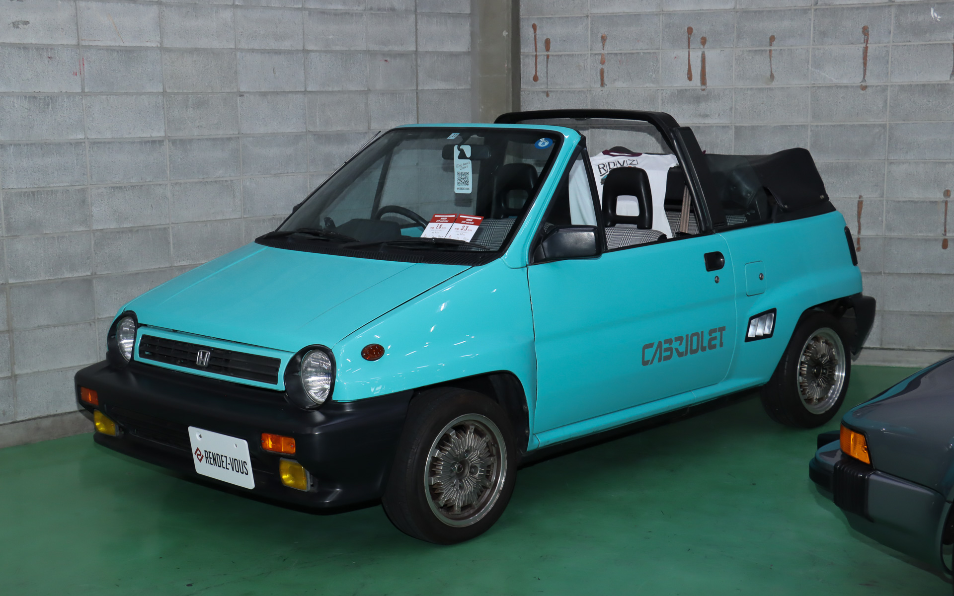 新サービスでYokohama Baseに保管される車両はこれから共同オーナーに申し込む人の希望で決定されるため、発表会当日はRENDEZ-VOUSのスタッフや関係者などが所有するクルマを「新サービスを利用するとどんなクルマに乗れるようになるのか」をイメージしてもらえるよう展示した