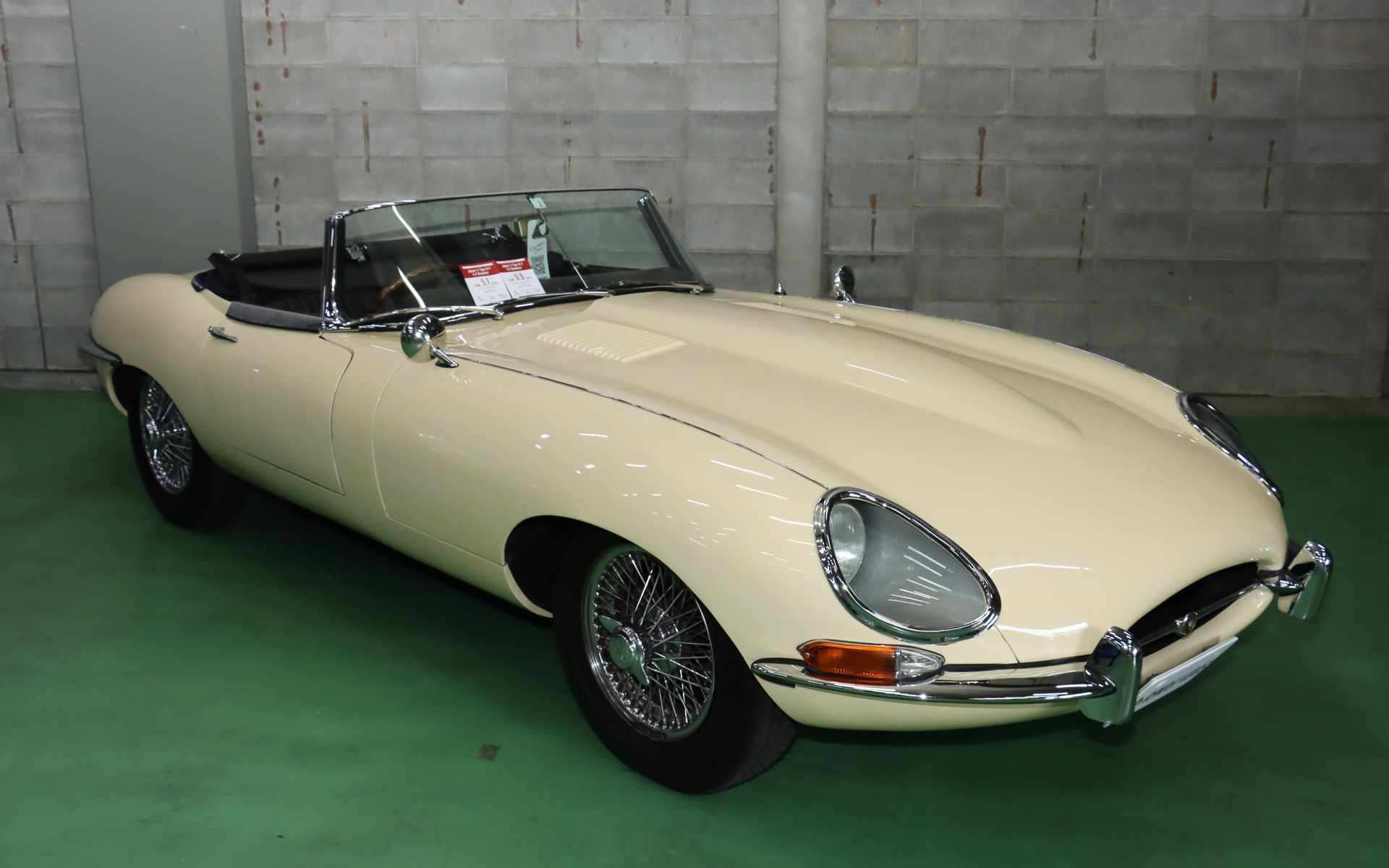 新サービスでYokohama Baseに保管される車両はこれから共同オーナーに申し込む人の希望で決定されるため、発表会当日はRENDEZ-VOUSのスタッフや関係者などが所有するクルマを「新サービスを利用するとどんなクルマに乗れるようになるのか」をイメージしてもらえるよう展示した