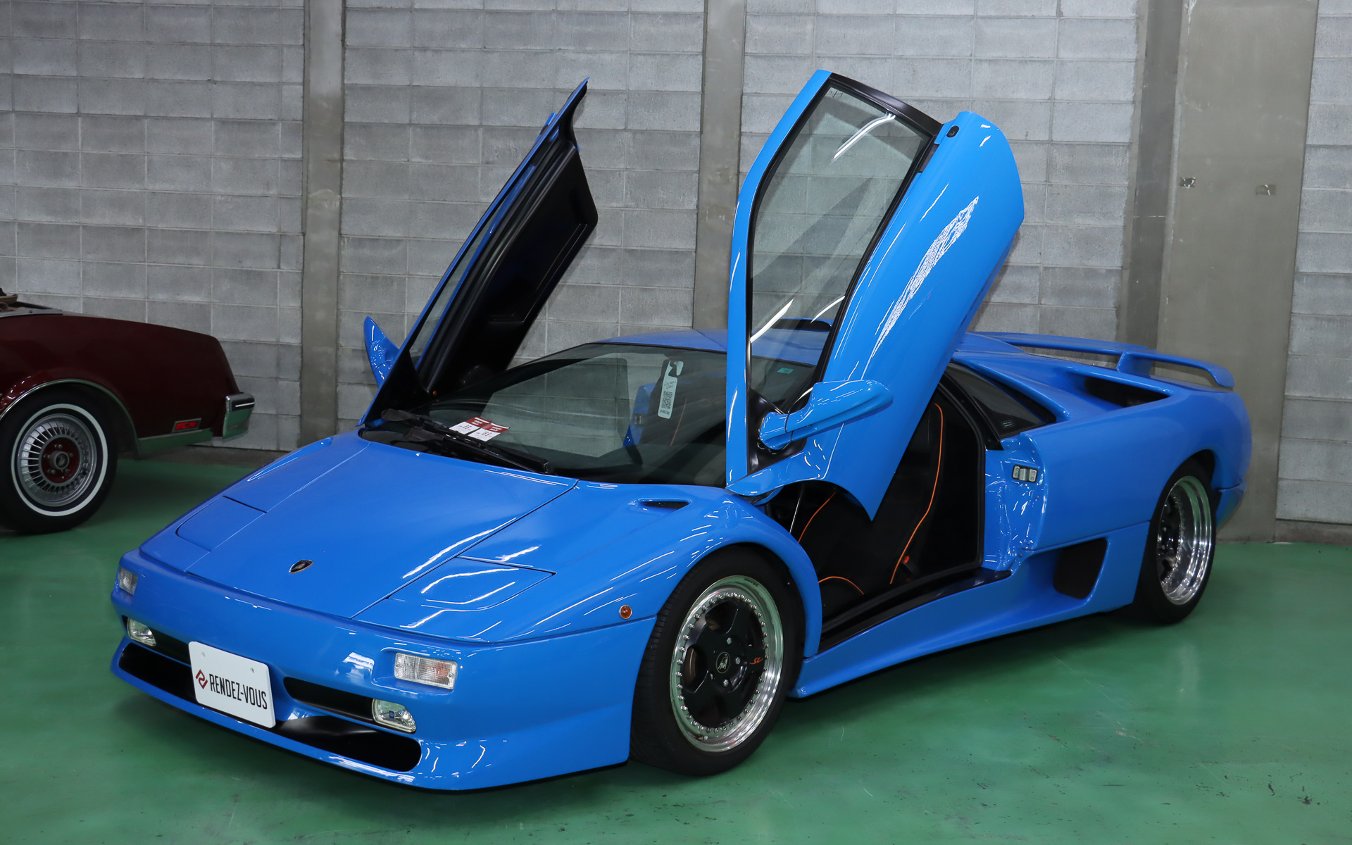 新サービスでYokohama Baseに保管される車両はこれから共同オーナーに申し込む人の希望で決定されるため、発表会当日はRENDEZ-VOUSのスタッフや関係者などが所有するクルマを「新サービスを利用するとどんなクルマに乗れるようになるのか」をイメージしてもらえるよう展示した