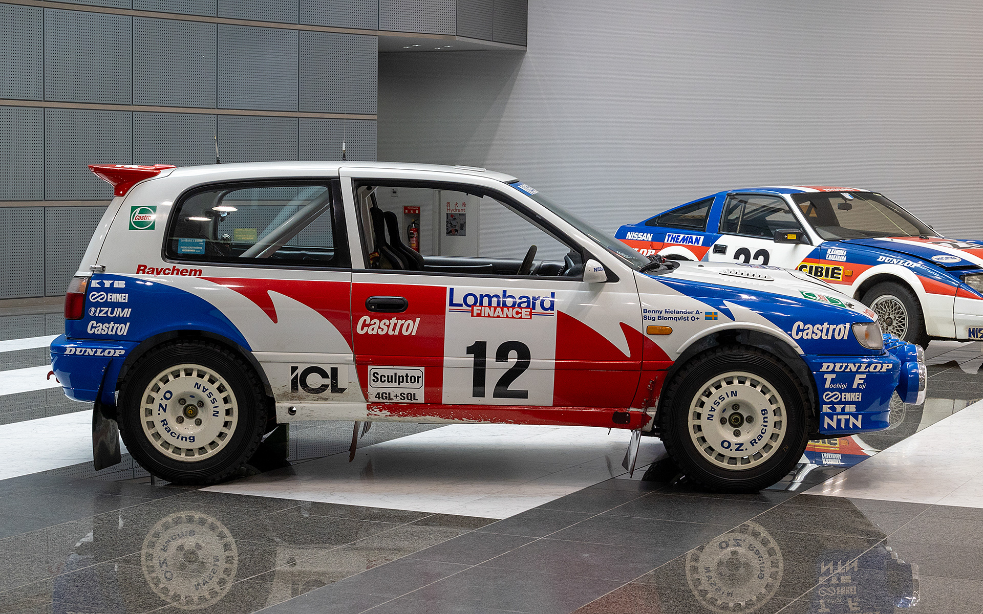 隅々までピカピカにするのではなく、参戦時の状態をイメージして再生されている