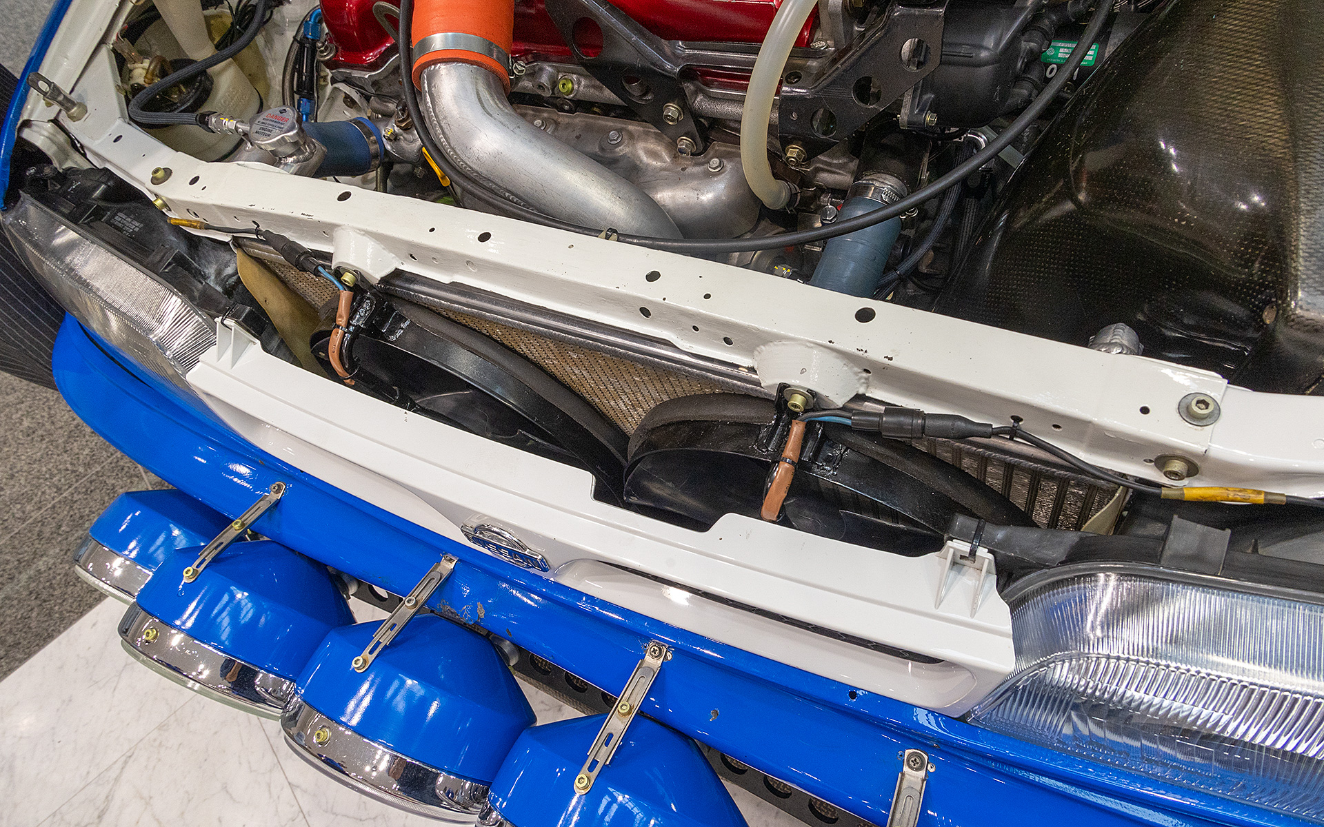 ラジエターとオイルクーラーが一体（横並び）になっていて電動ファンも付いている