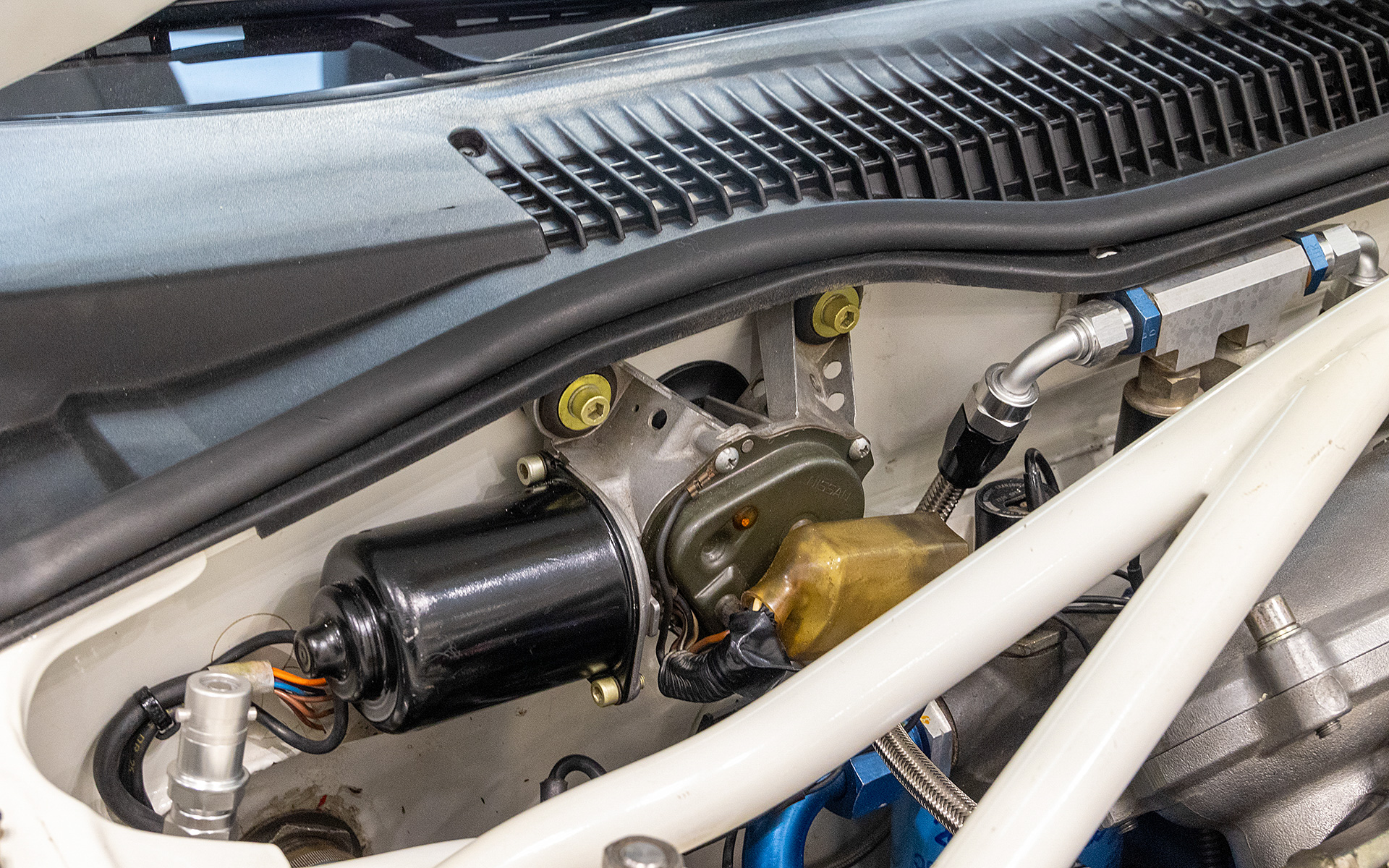 エンジンルーム内のボルトやナット類は、交換可能なところはすべて軽量タイプを使用している