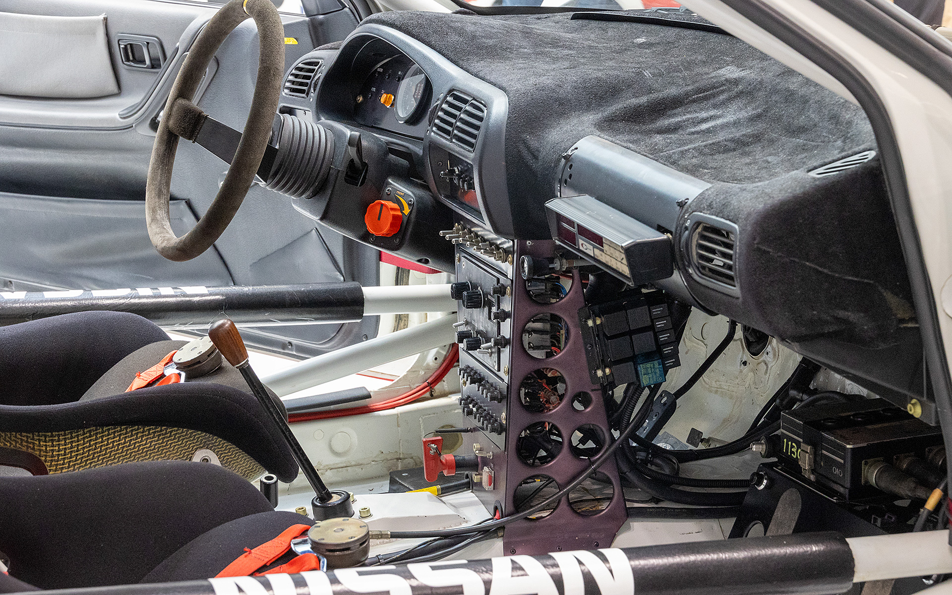 スイッチパネル裏の配線処理は非常にていねいに仕上げられていたとのこと