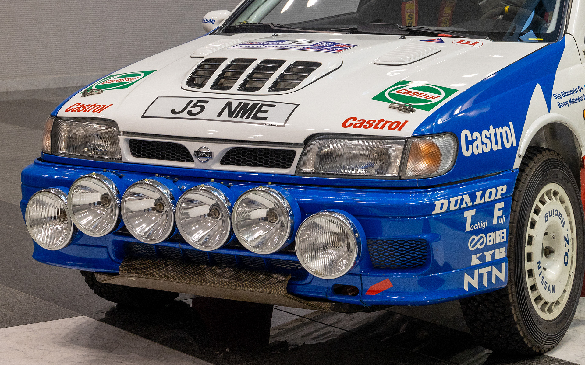 昼間のステージでも補助灯を装着したまま走ったという。実は補助灯が付いた状態でボンネットのインタークーラーダクトに風が流れるようになっているとのこと。補助灯を外すとインタークーラー出口の吸気温度が上がったそうだ