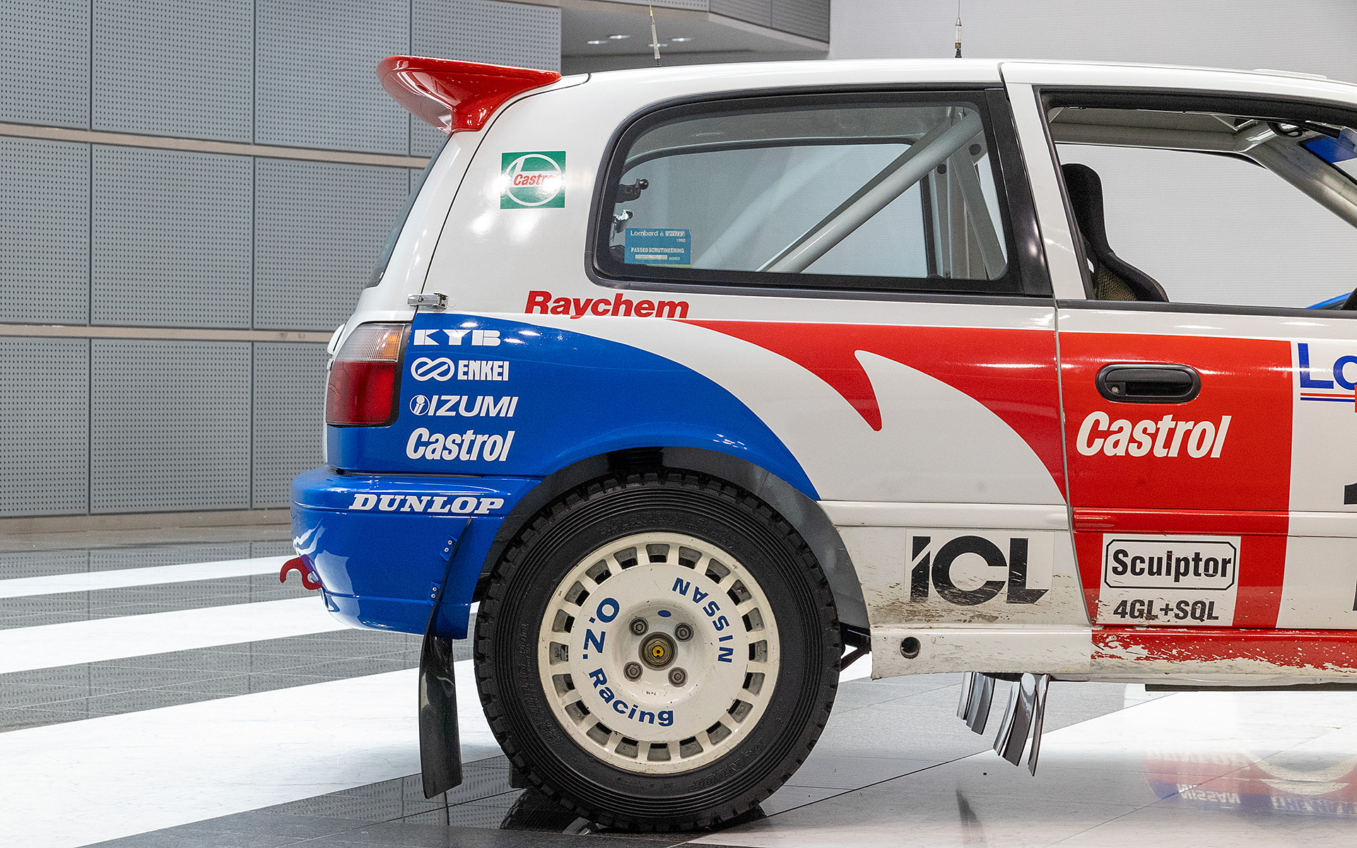 リアのフェンダーアーチは無加工