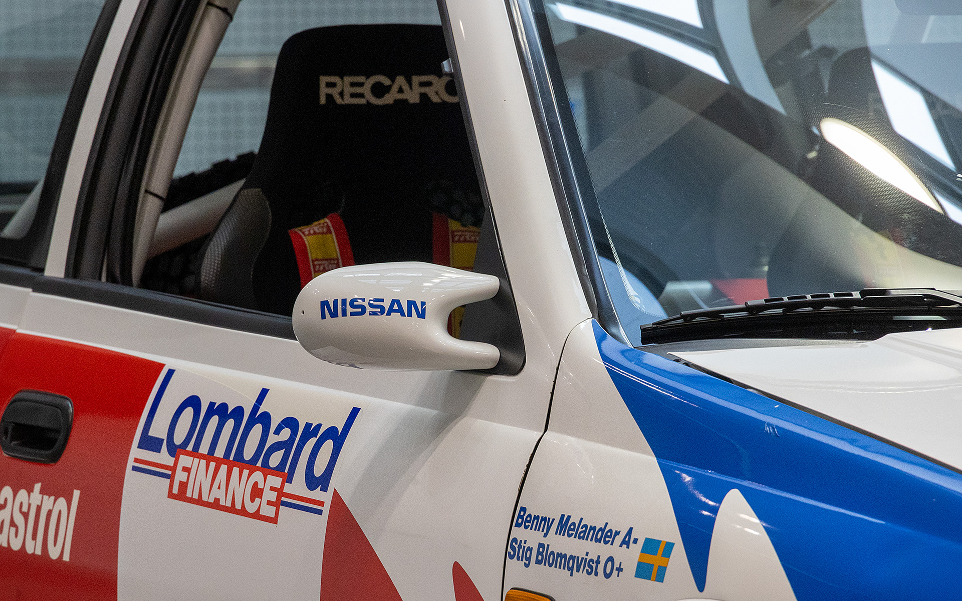 R32スカイラインGT-RのグループA車両にも使われていたサイドミラーが付いていた