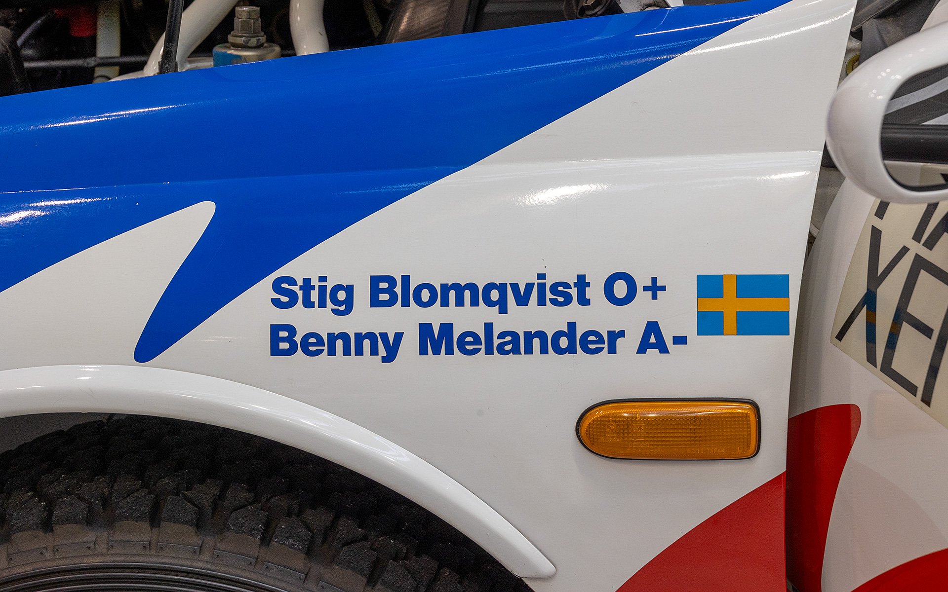 フロントフェンダーにはドライバーの名前が入っている