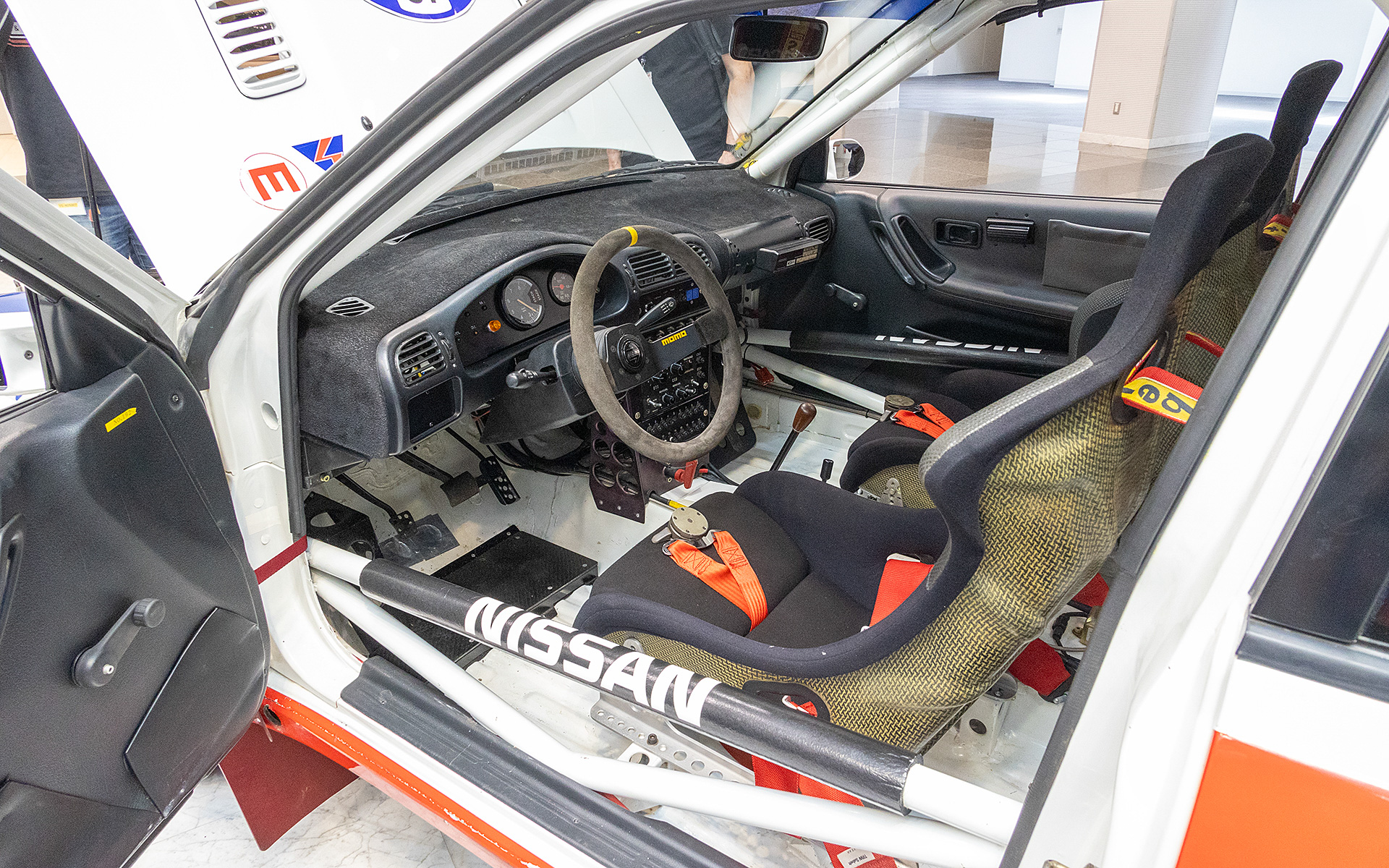 輸出仕様の「サニー」なので左ハンドル