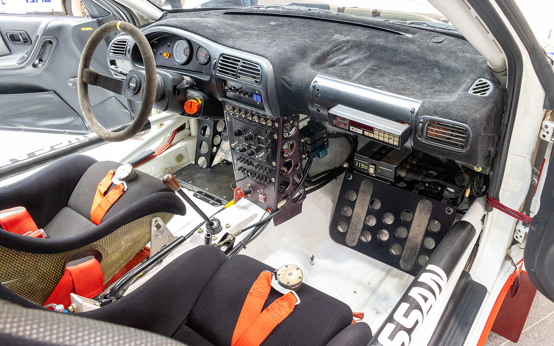 運転席・助手席まわり