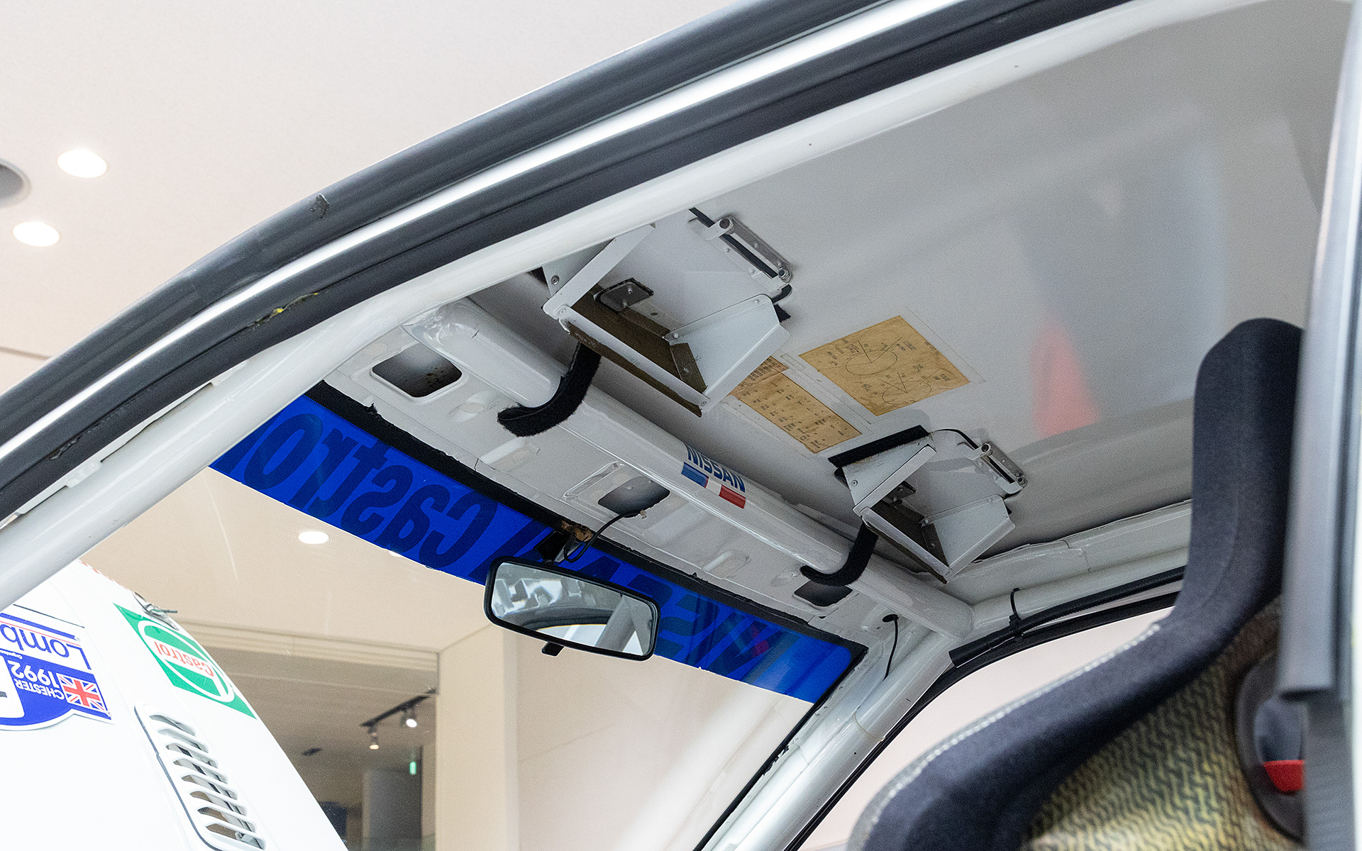 ルーフにはベンチレーター（空気取り入れ穴）が付いている