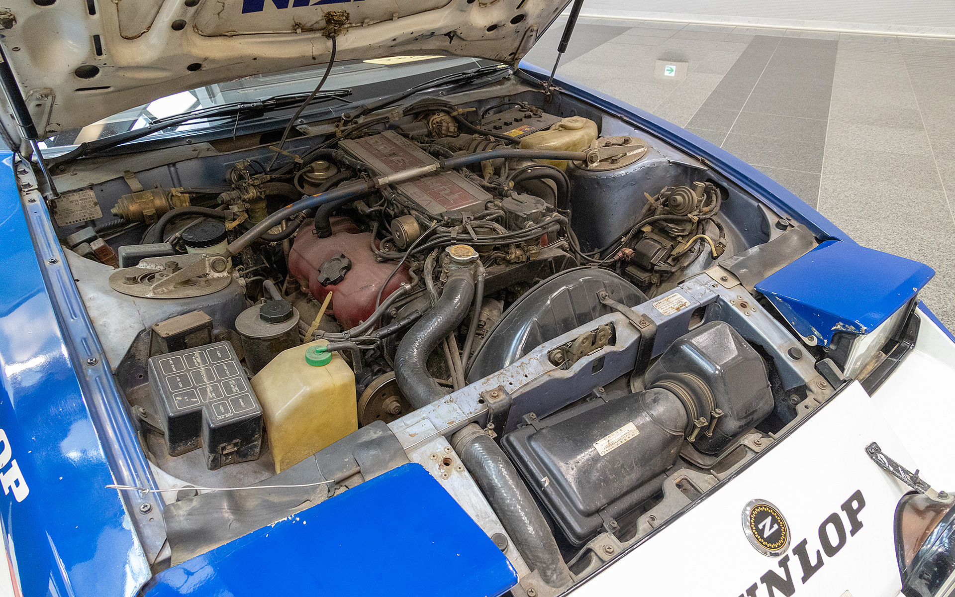 エンジンはVG30ET．シングルカムのV型6気筒3.0リッターターボエンジン。トルクが太いのでエンジン回転数が落ち込むシーンでもロスが少なく走れたという