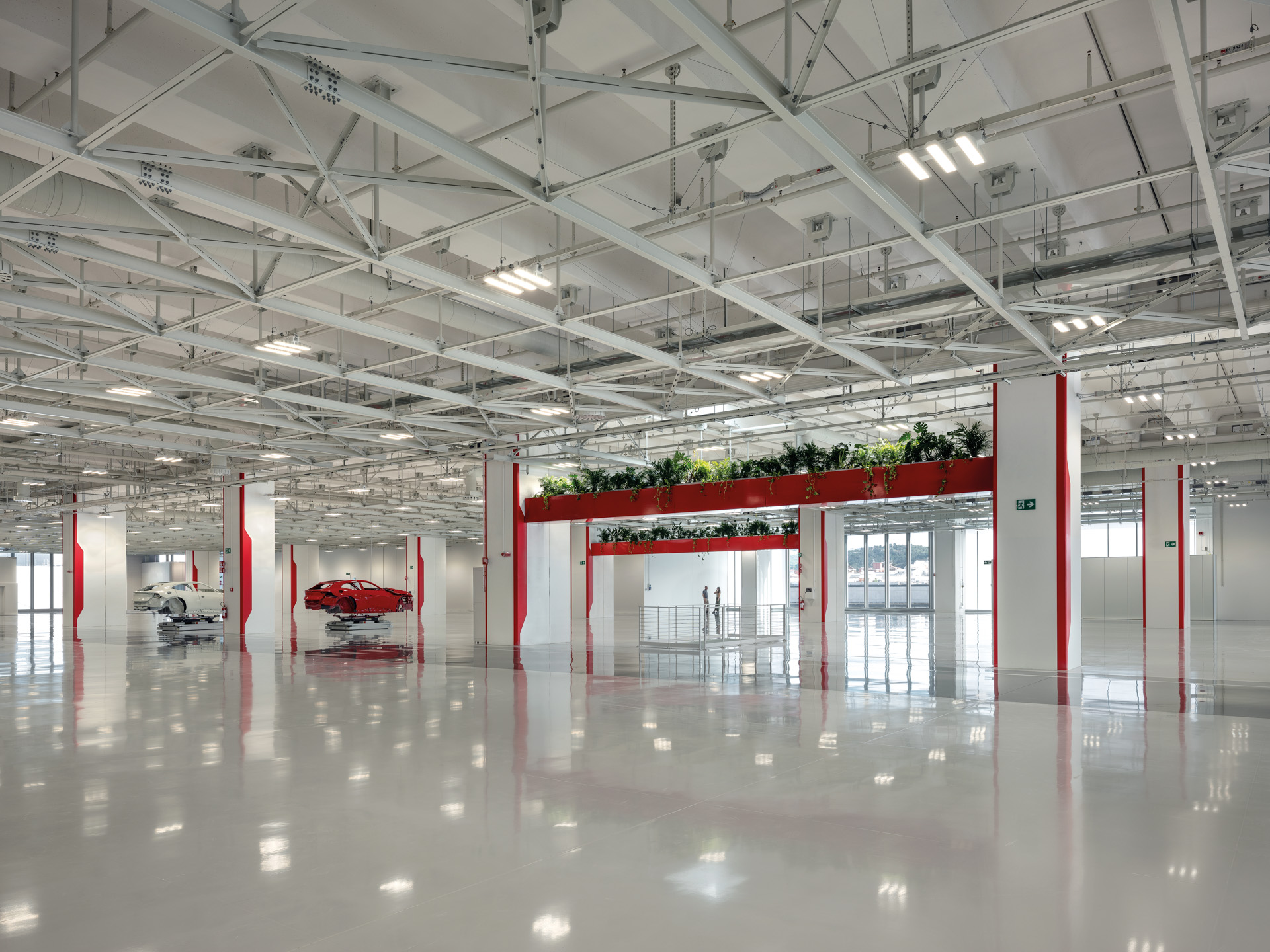 フェラーリ初のEV（電気自動車）や、HEV（ハイブリッド車）、ICE（内燃エンジン車）の生産プラント「e-ビルディング」