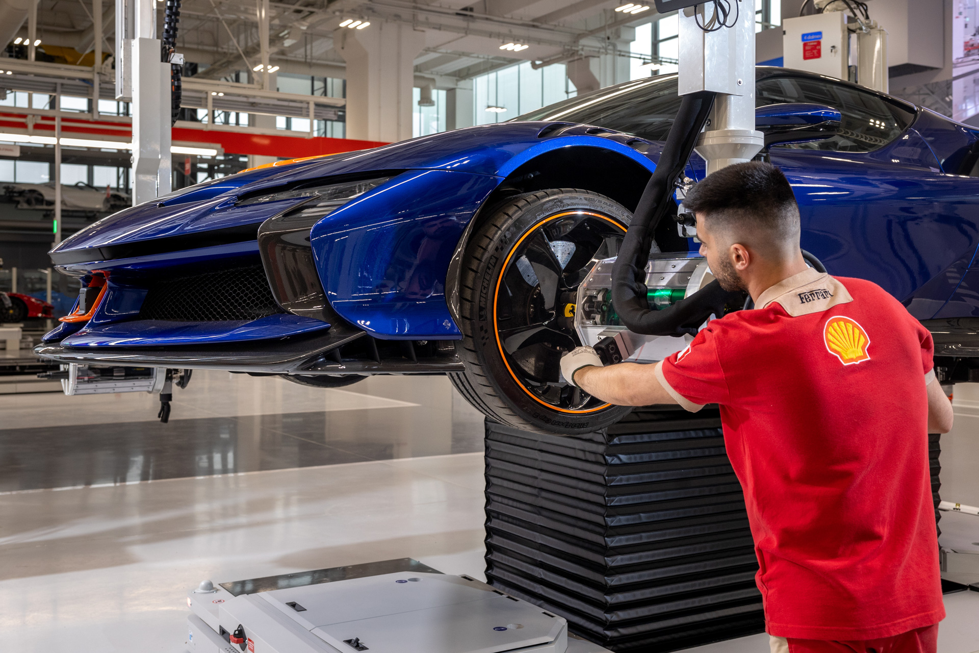 フェラーリ初のEV（電気自動車）や、HEV（ハイブリッド車）、ICE（内燃エンジン車）の生産プラント「e-ビルディング」