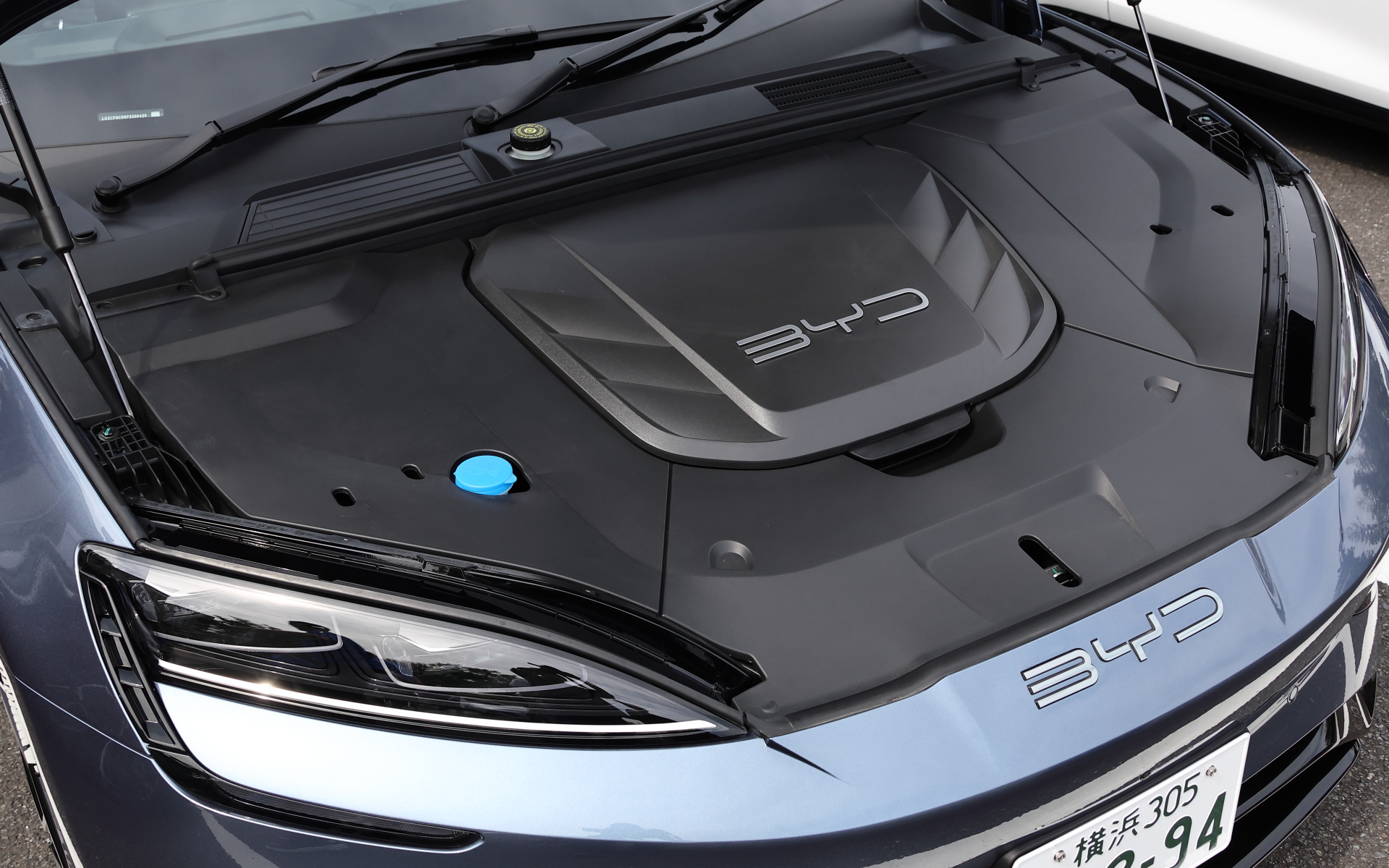 シールのフロントフード下には60Lのトランクが用意される