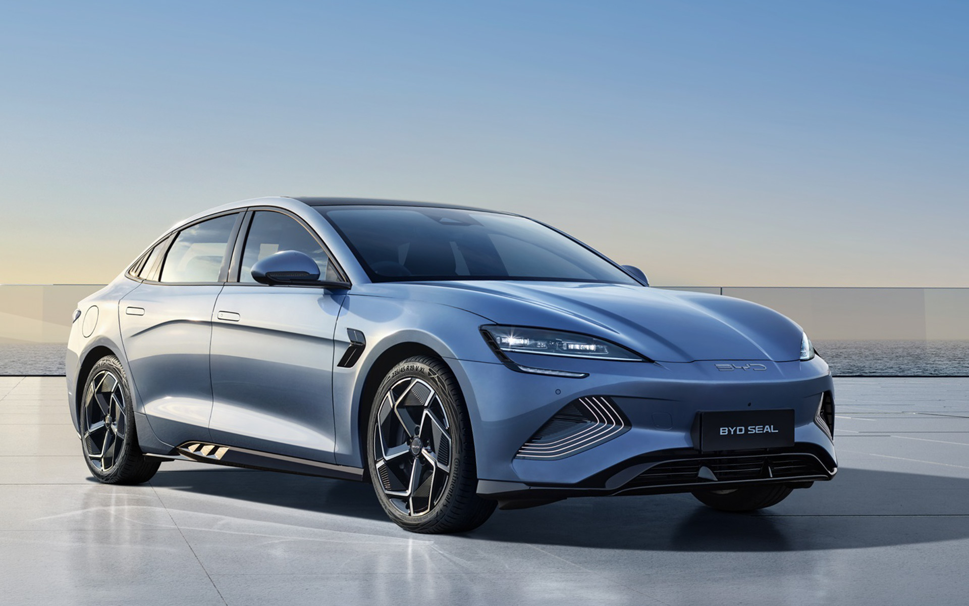 4ドアセダンの新型EV「シール（SEAL）」