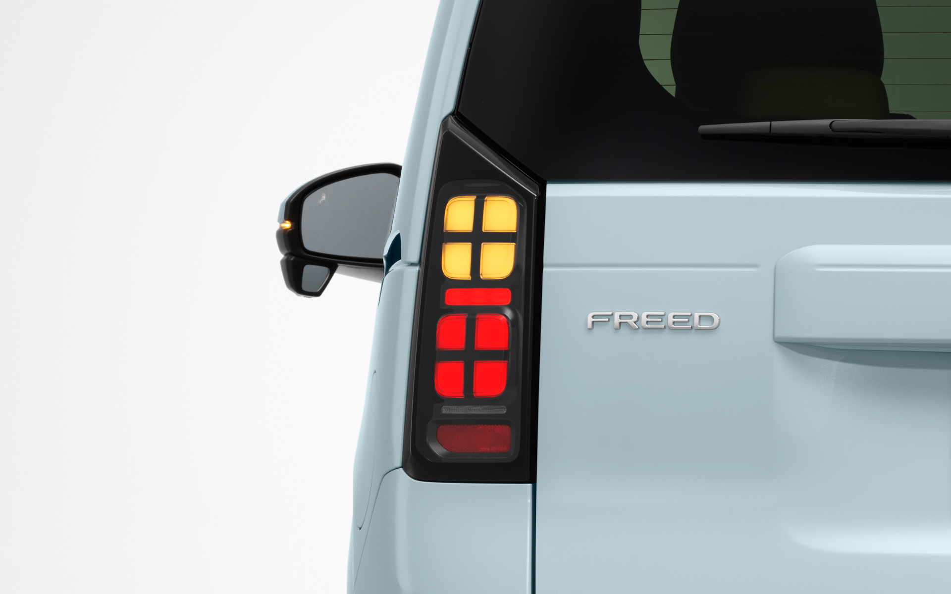 フルLEDリアコンビネーションランプ（ストップランプ＆テールランプ）