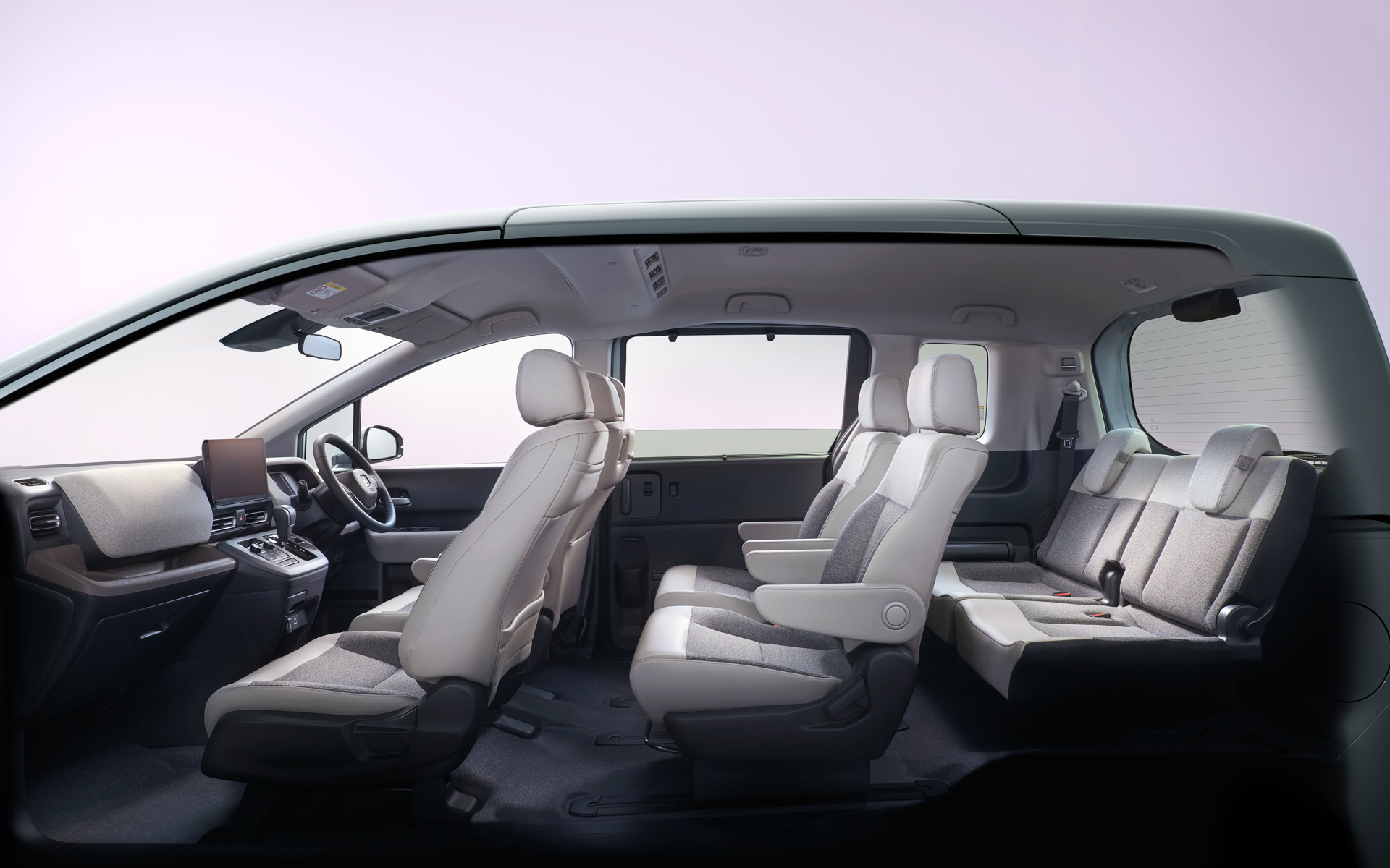 ベルトラインを水平基調とし、前方視界から側面視界に連続性を持たせている