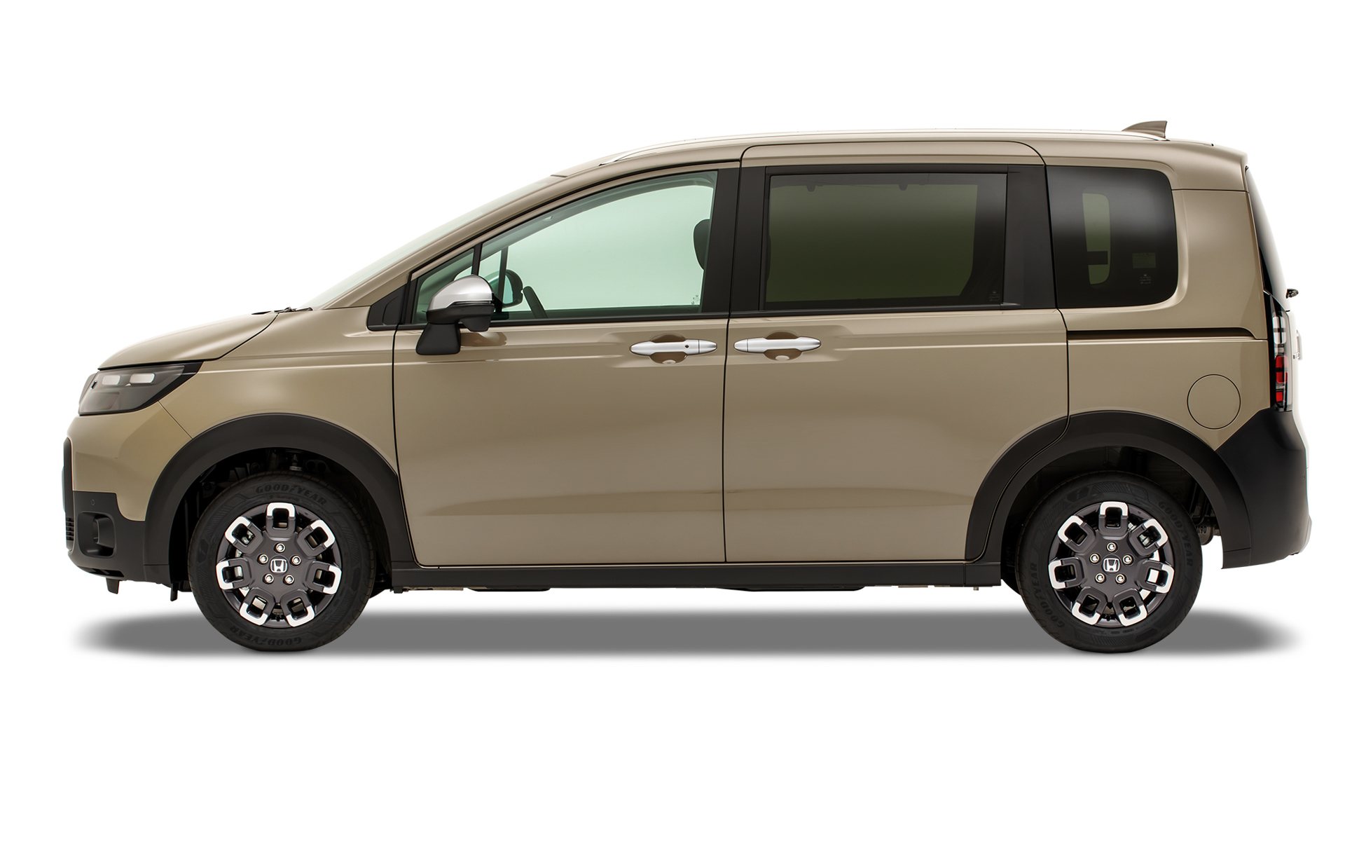 新型フリード「クロスター」のボディサイズは、4310×1720×1755mm（全長×全幅×全高：4WDは全高1780mm）、ホイールベースは2740mm