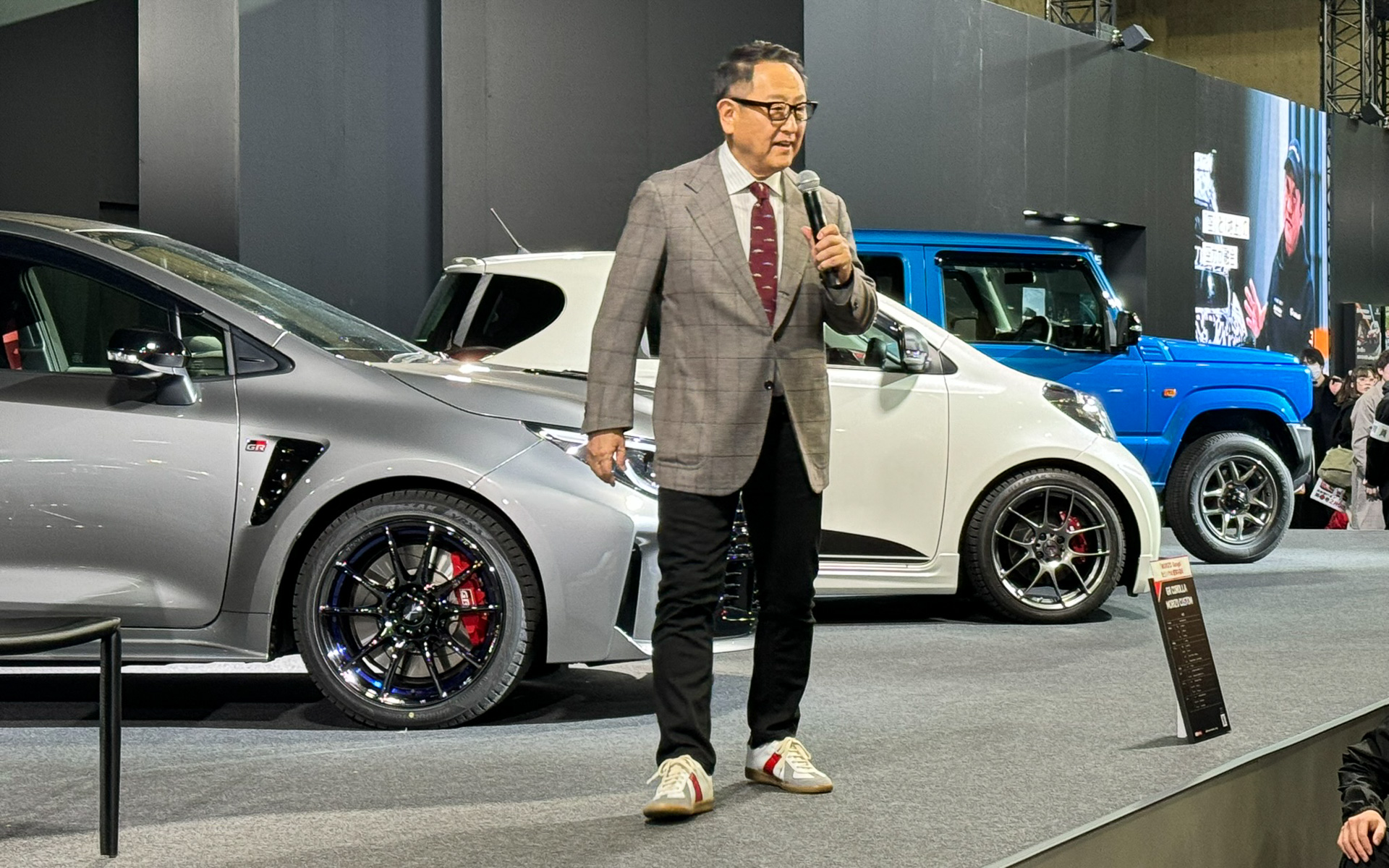 2024年の東京オートサロン会場に登壇した豊田章男氏