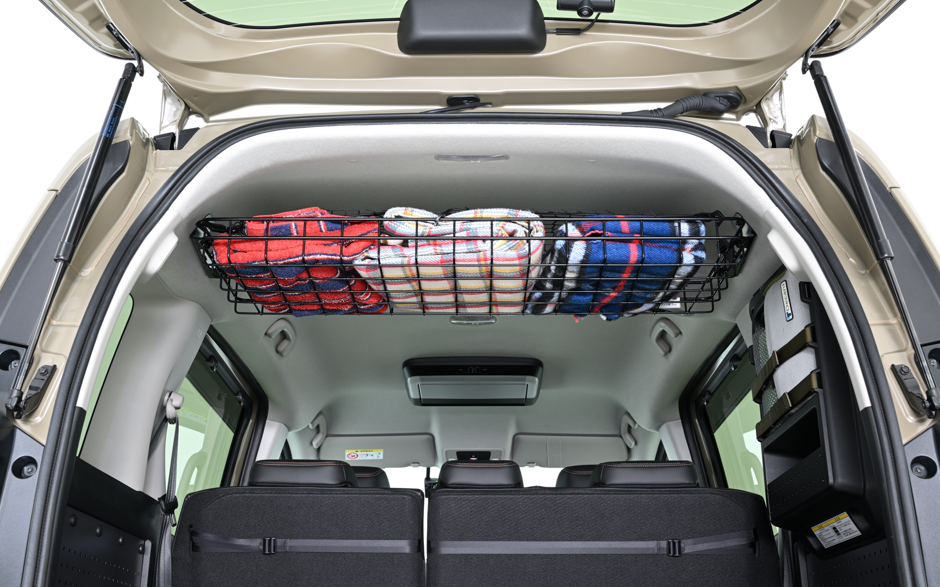 ルーフラック（ネット付/取付位置：ラゲッジルーフライニング部/許容荷重：5.0kg）。価格は1万5400円