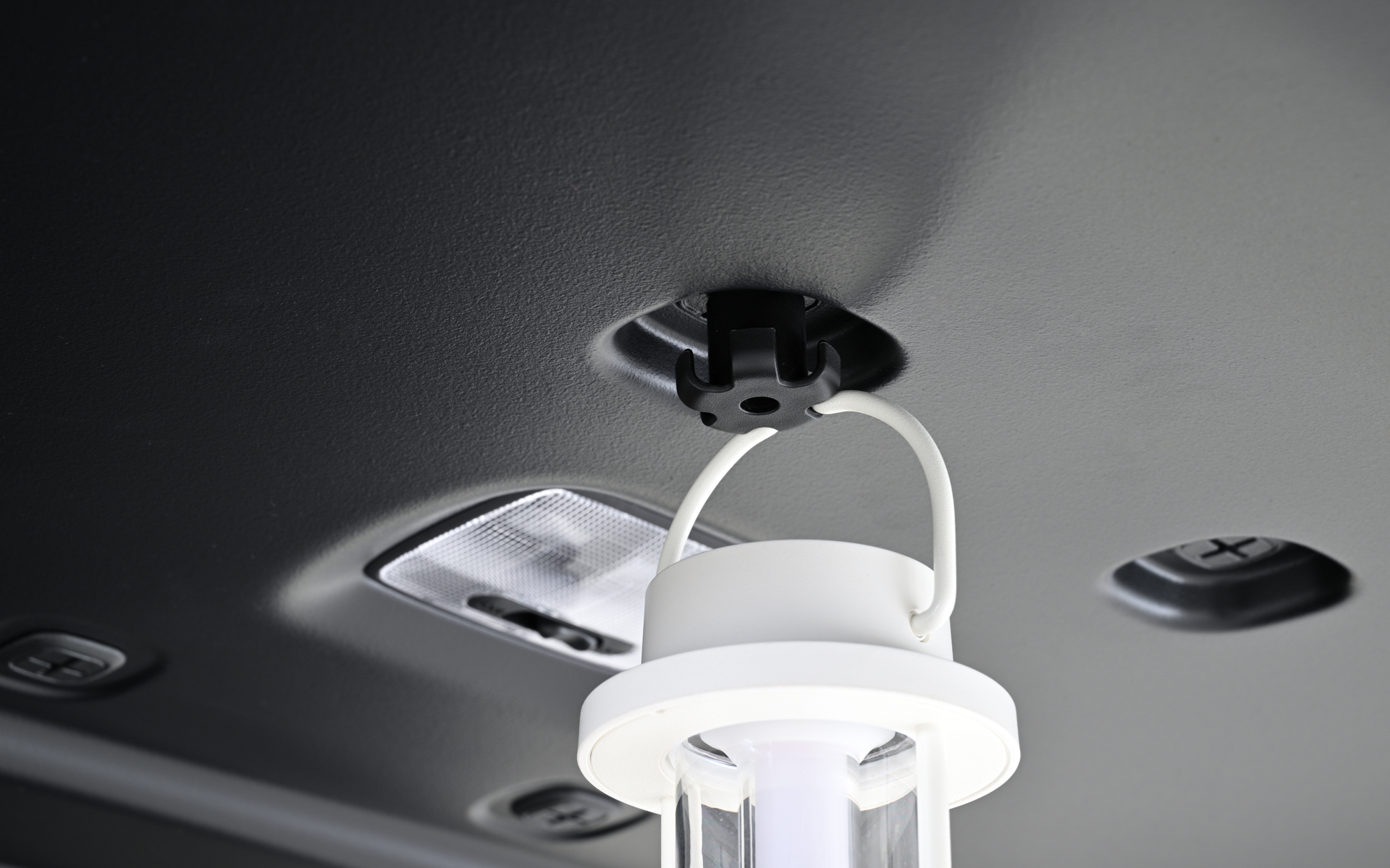 ユーティリティフック（テールゲート用/ノブタイプフック×4個/ブラック/許容荷重：1.5kg/個）。価格9350円