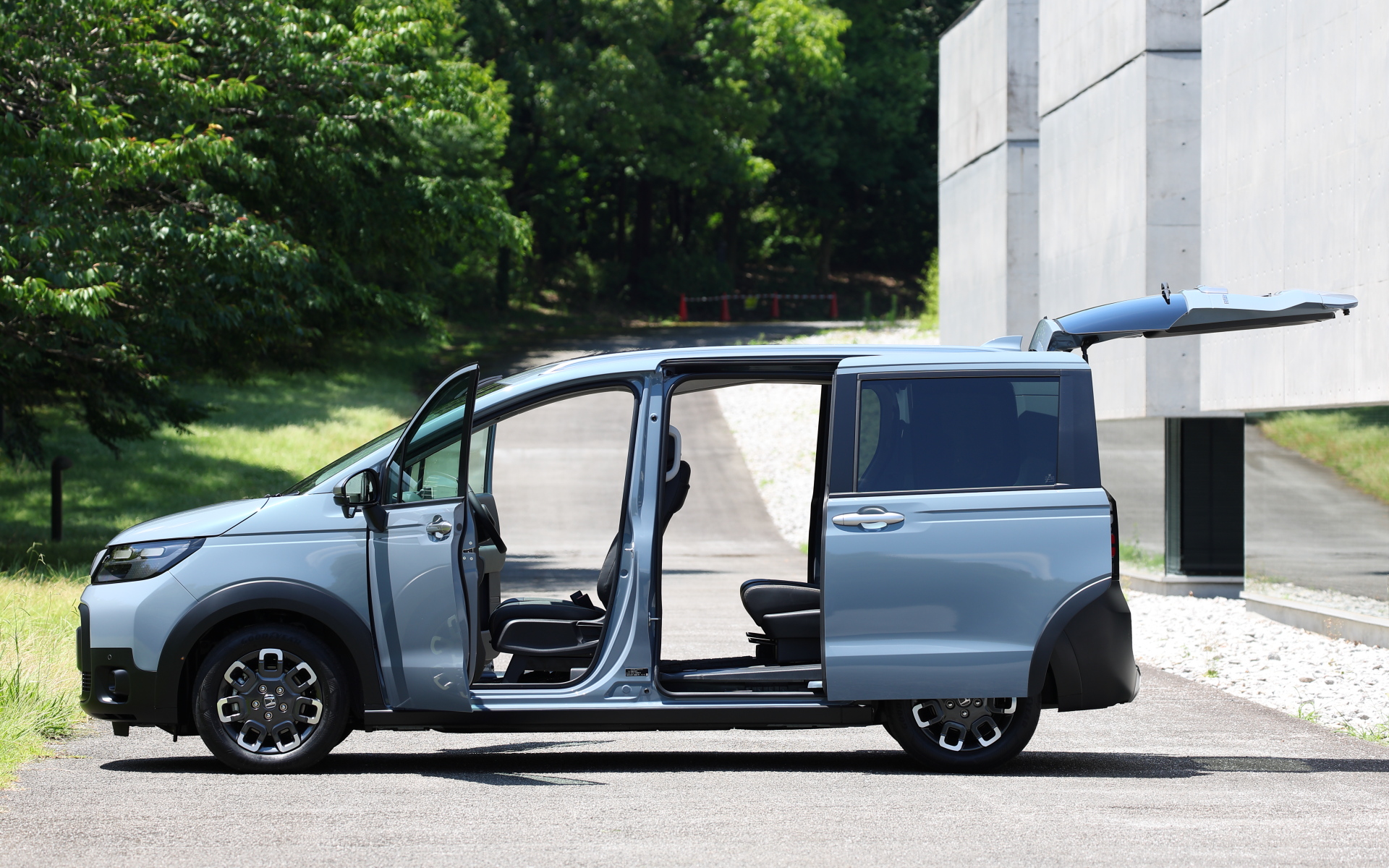 ドア開口部が大きくアウトドアでの使い勝手もいい